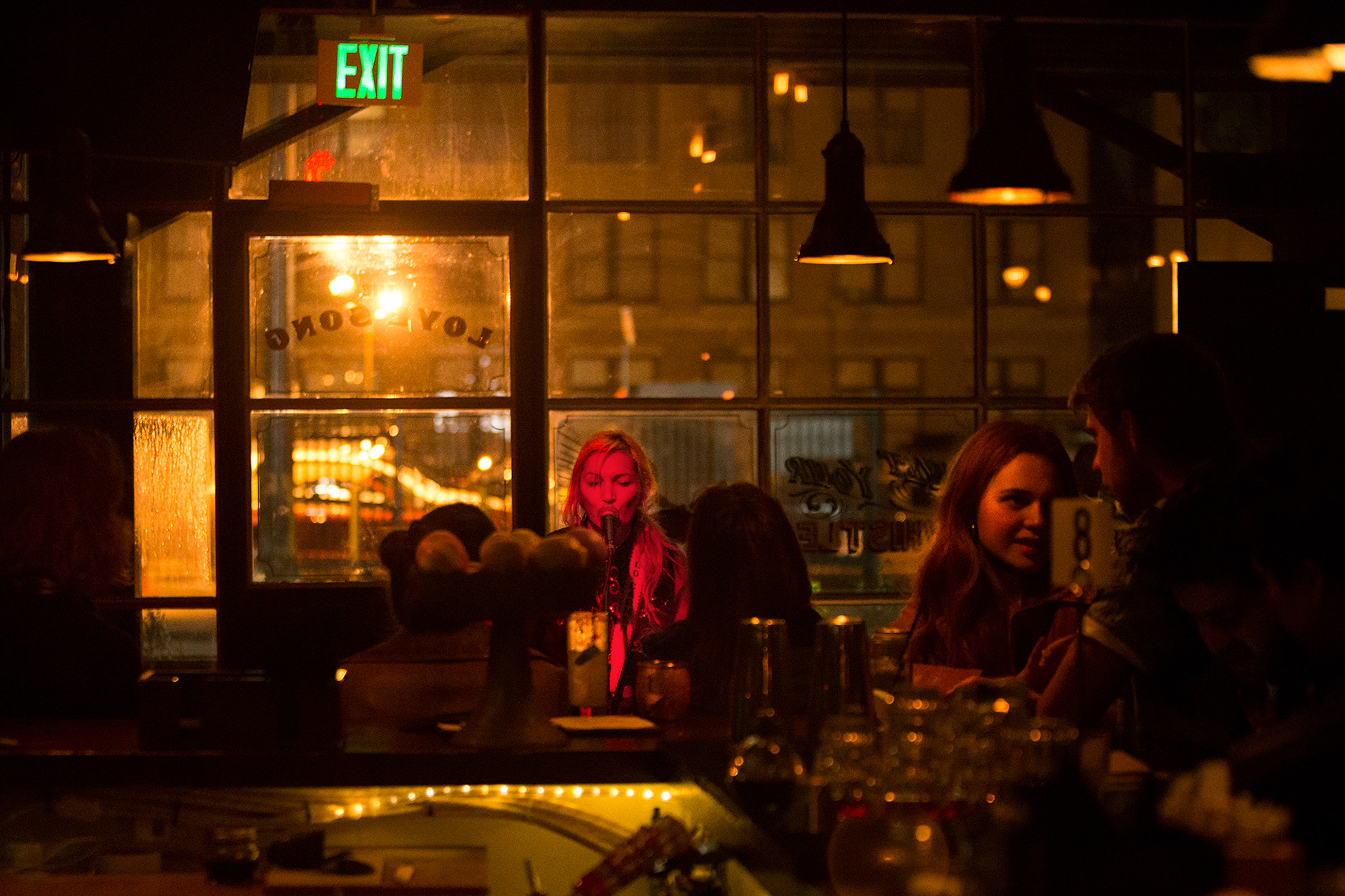 Lo performing at the Lovesong Bar in Los Angeles.