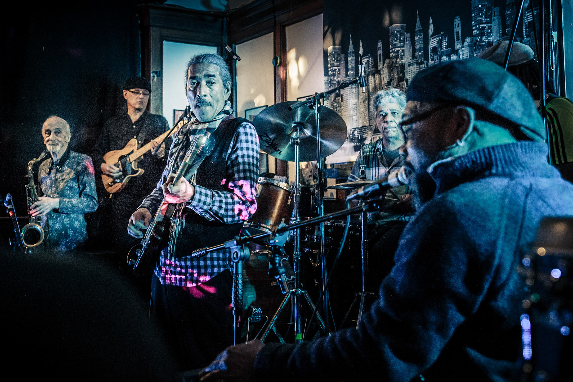 2016-03 UK - London 0662: Members of The RumBand - Mick Eave, Tim Cansfield, Winston Delandro, Richard Bailey, Felix Ruiz, and Michael Bailey - during their live video recording performance at The Prince of Wales Pub