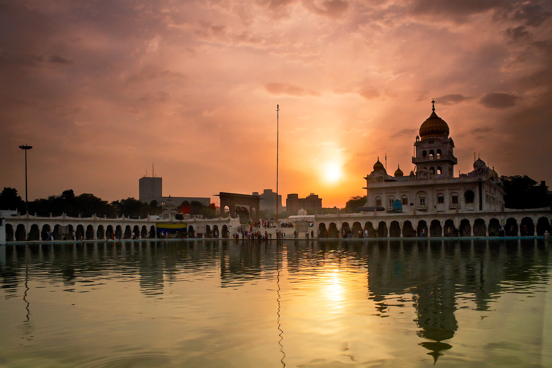 2013-03 India - Delhi 211: Gurudwara Bangla Sahib at sunrise, Delhi