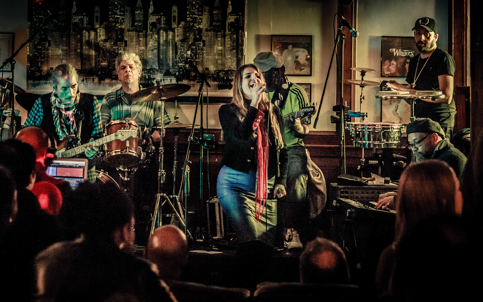 2016-03 UK - London 0732: Members of The RumBand - Winston Delandro, Richard Bailey, Amalia Economos, Michael Baile, Felix Ruiz, and Alan Mian - during their live video recording performance at The Prince of Wales Pub