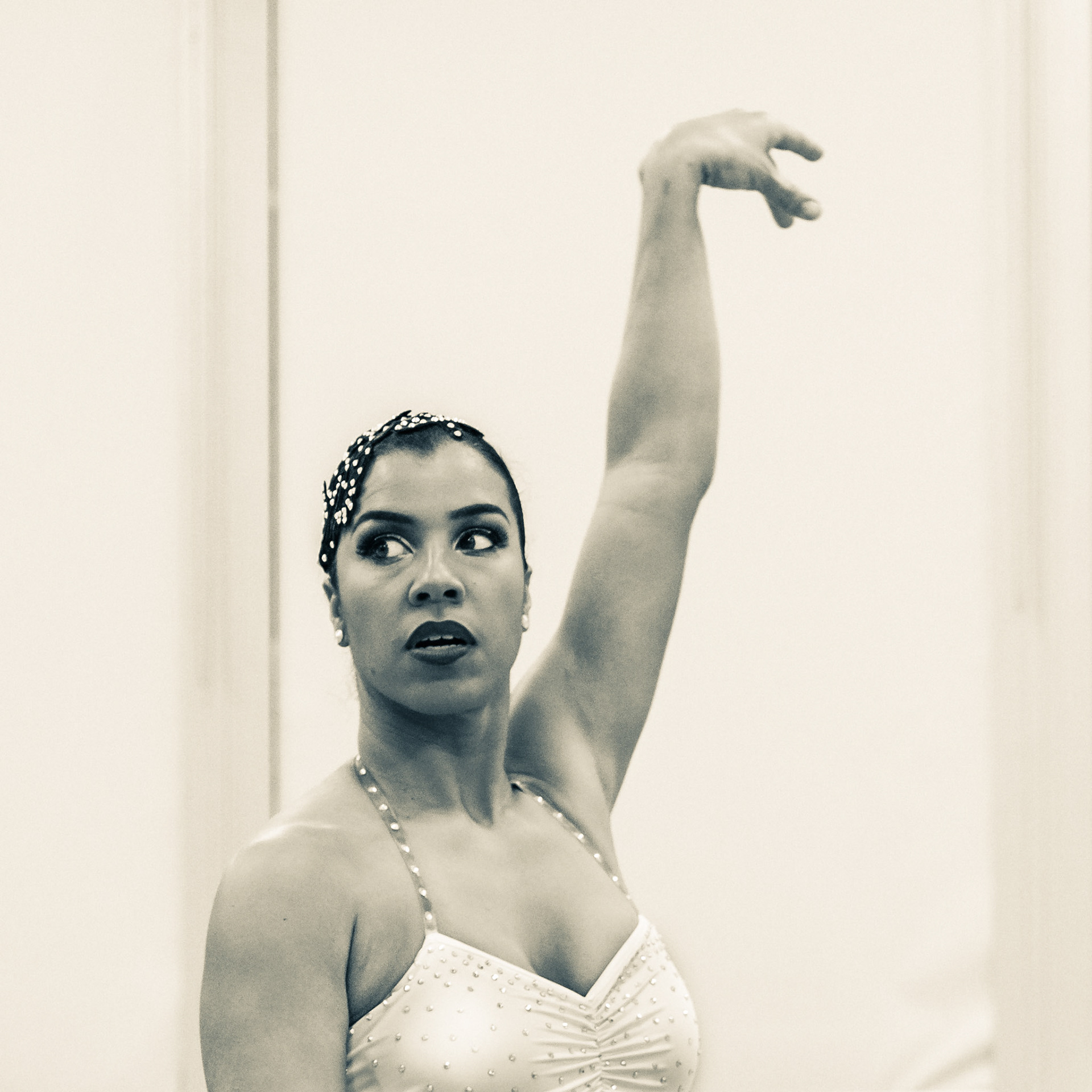2016-05 UK - London 1549: Teresa prepares for her Mambo Student Team's performance at Caramelo Latin Dance School's Anniversary Party