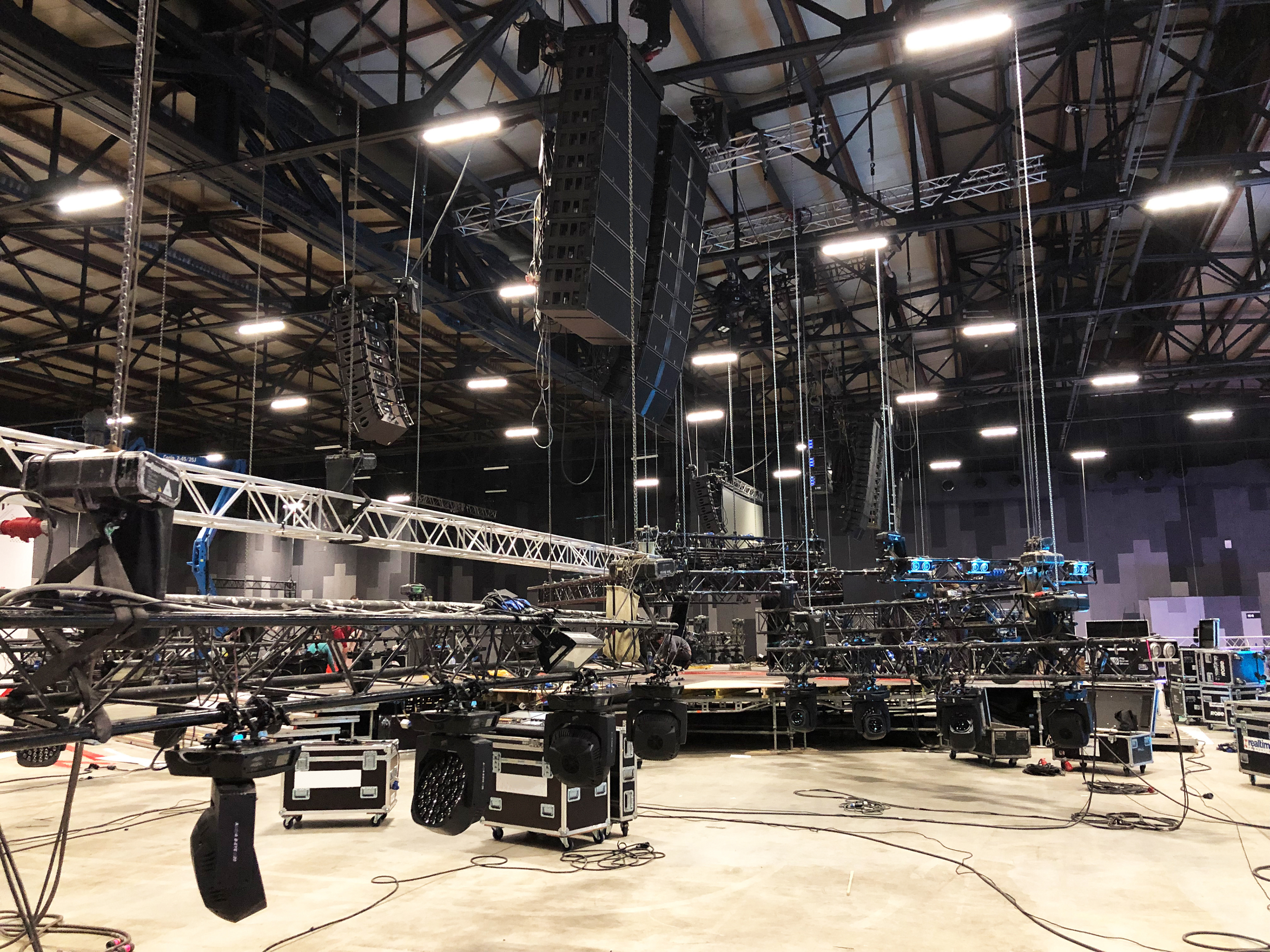 LINE ARRAY 