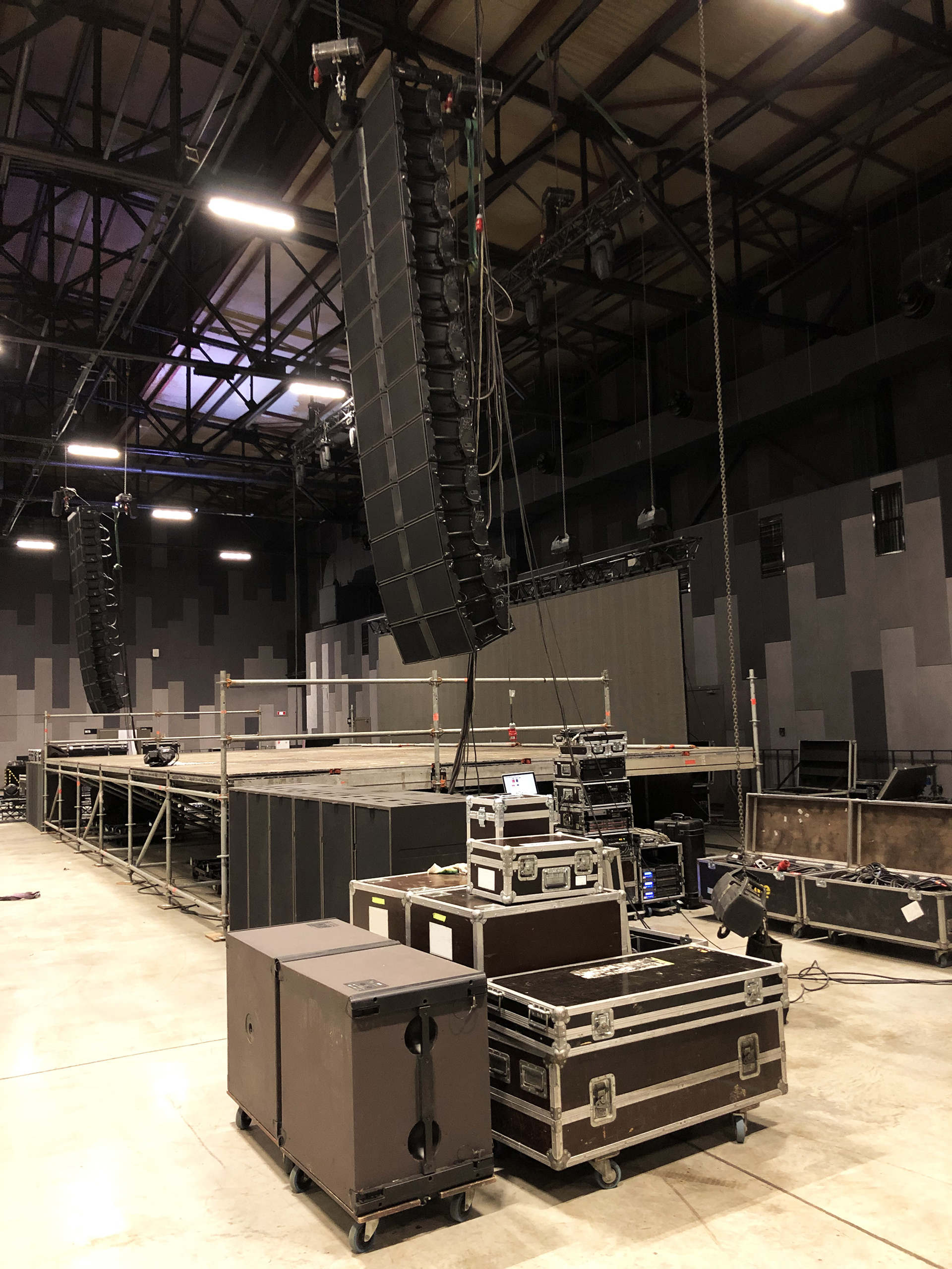 LINE ARRAY 
