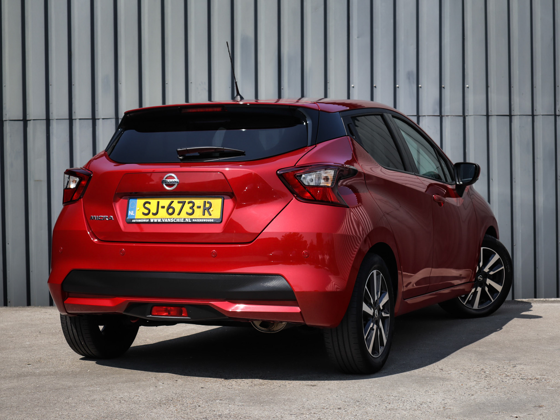 Nissan rechter achteraanzicht