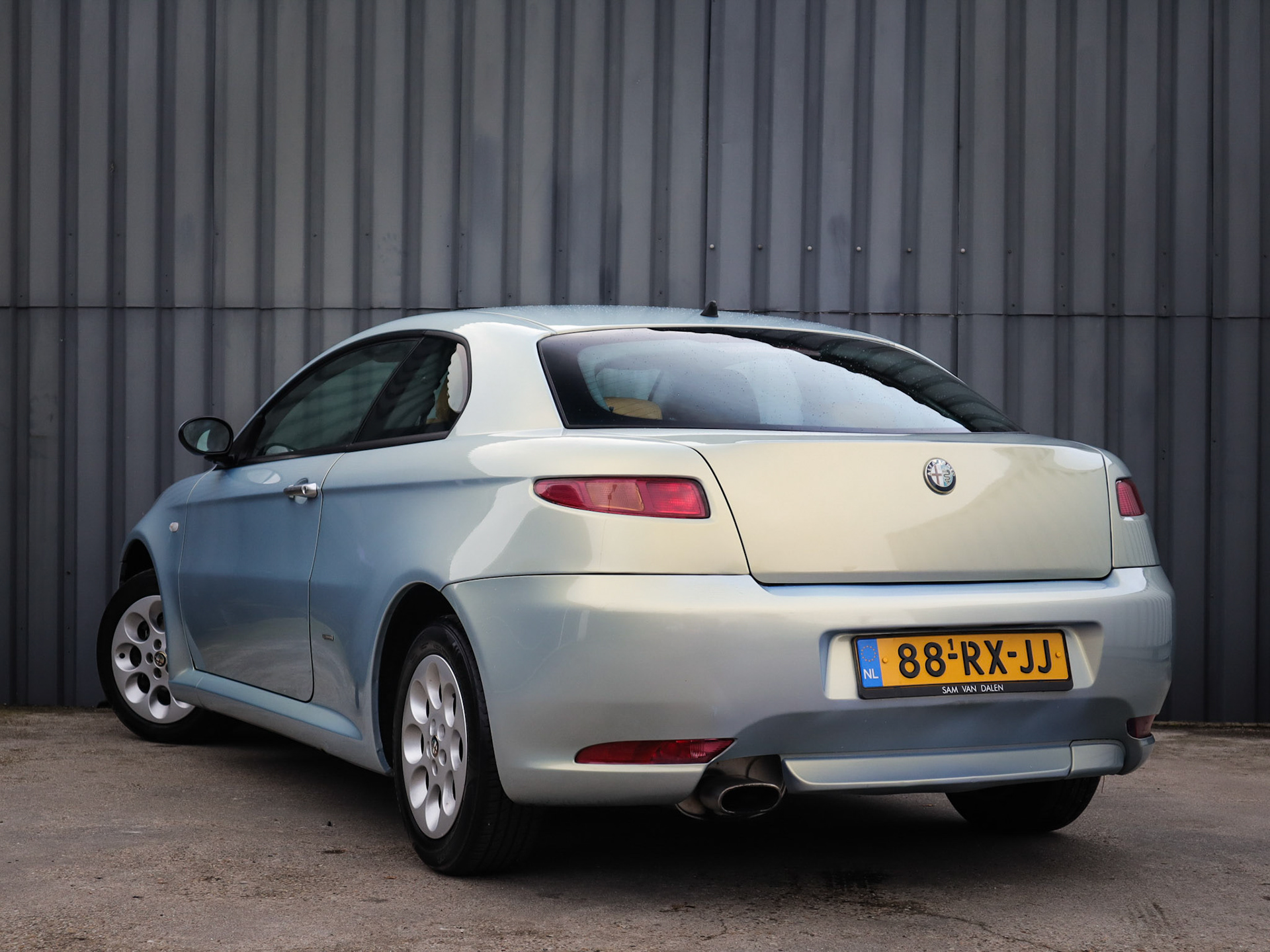 Linker achteraanzicht van Alfa Romeo