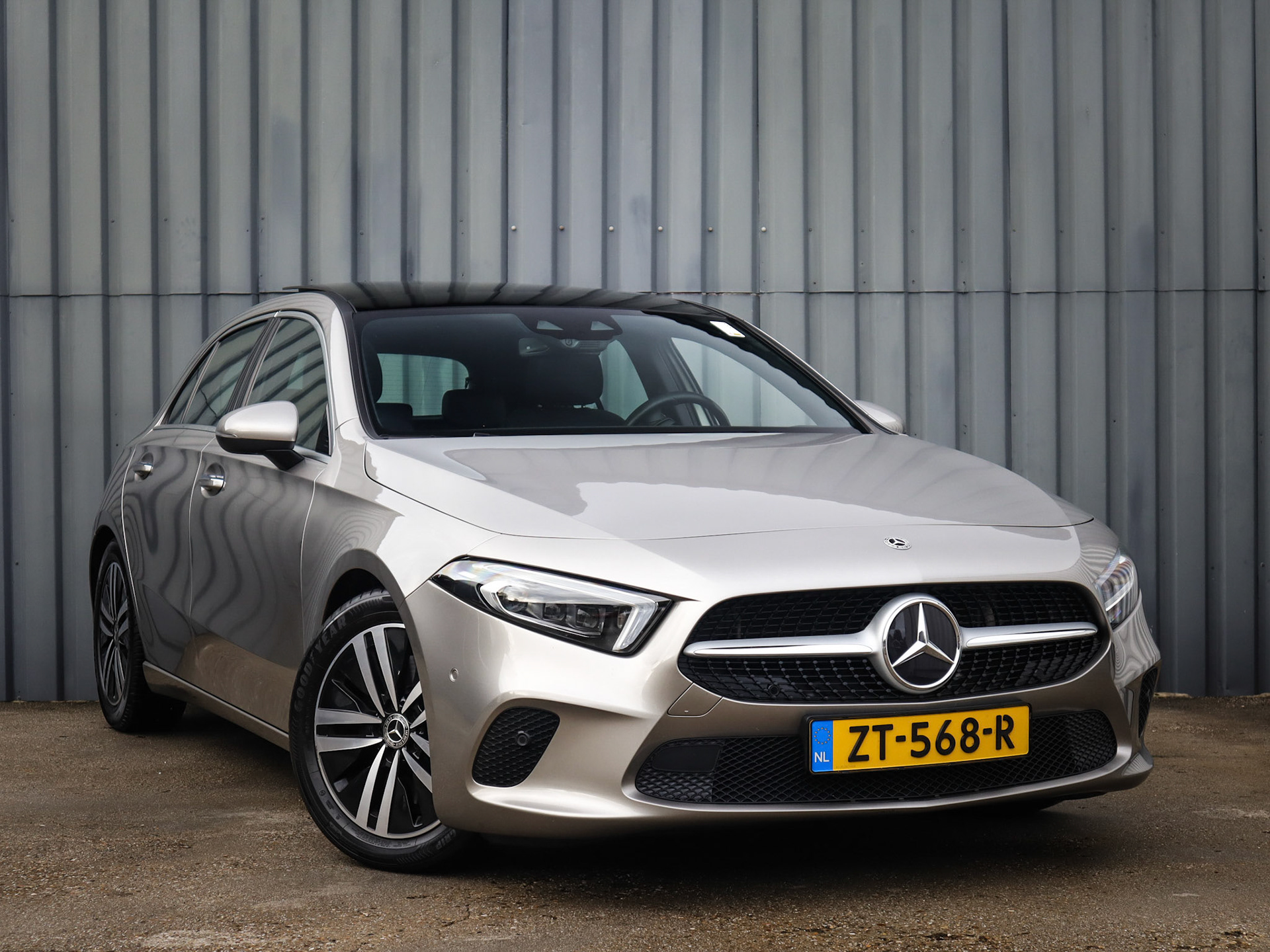 Mercedes A250 rechter vooraanzicht