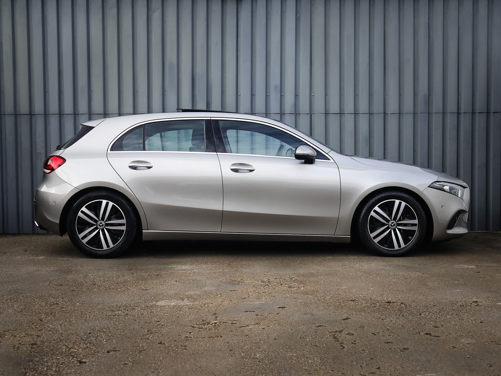 Mercedes A250 rechter zijraanzicht