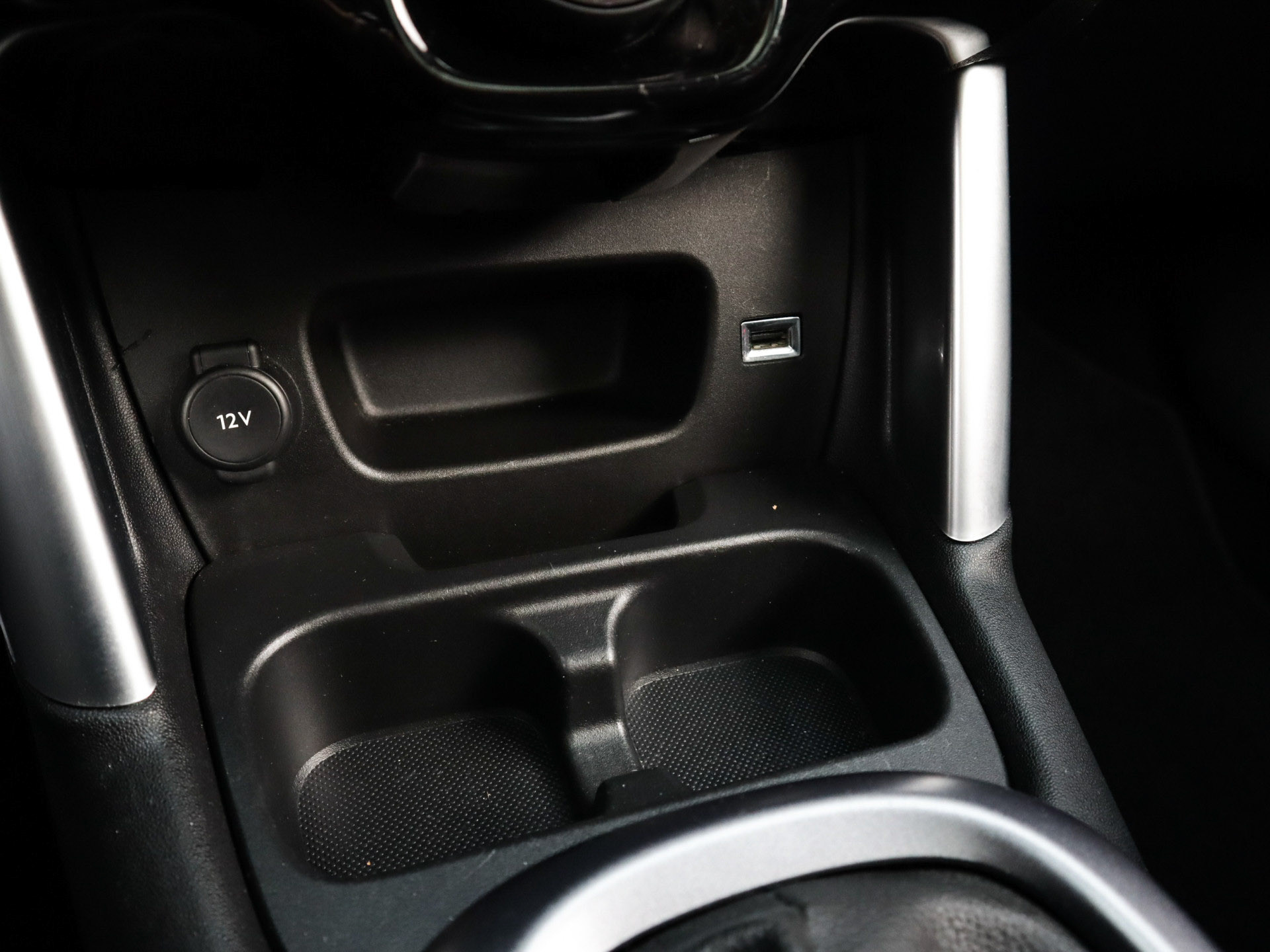 Usb en 12 volt aansluiting
