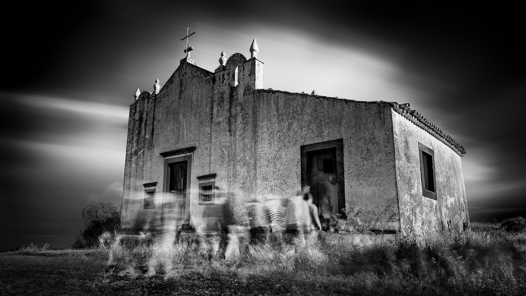 2021, USA : Nominee at the 16th Annual Black & White Spider Awards,  Fine Art : "the Souls of the Chapel" 6,211 entries were received from 75 countries 