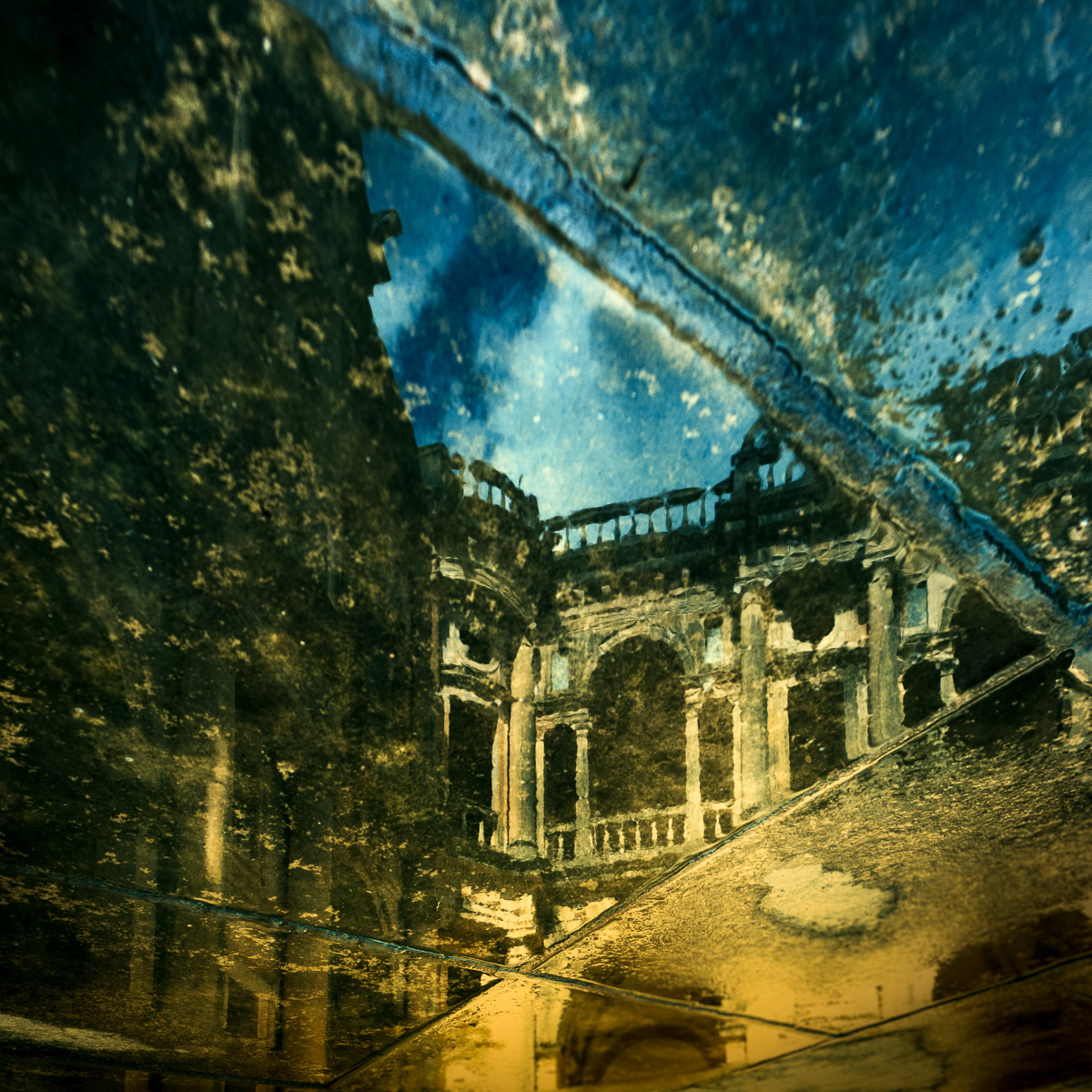 Convento de Cristo, reflexo em poça d'água