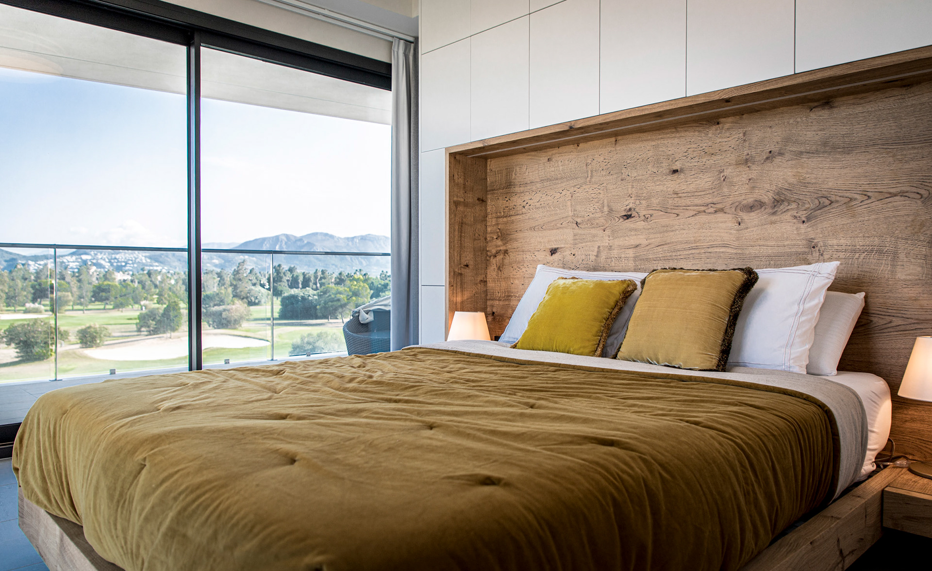 Tête de lit en chêne naturel / MDF laqué blanc mat