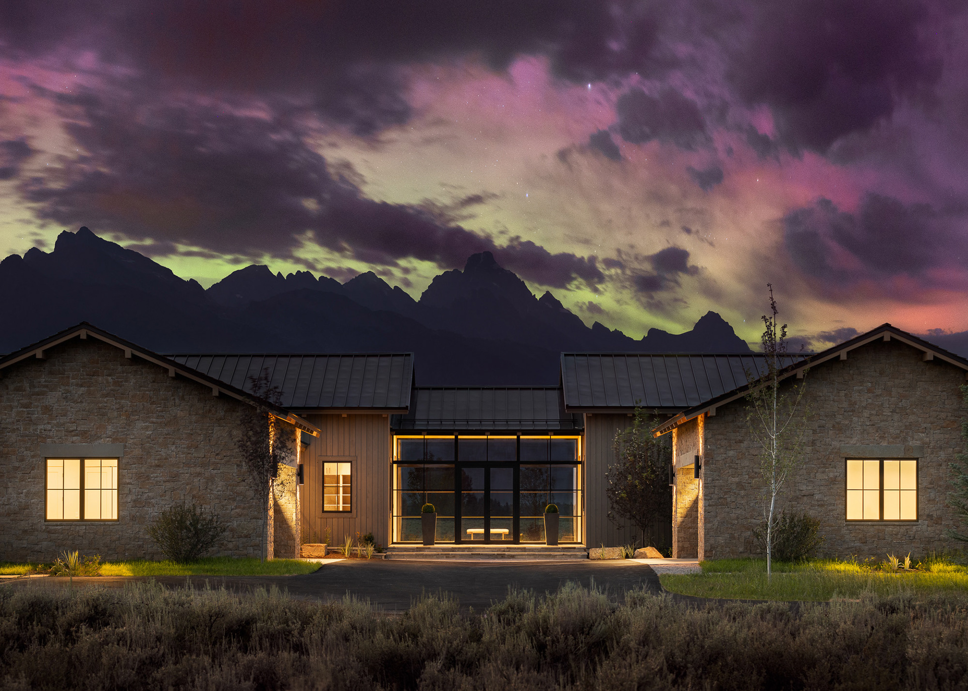 Starfall home in Jackson Hole Wyoming during an aurora. Photography by architecture photographer Aaron Kraft Krafty Photos. Architectural design by Tyler Wilson Architects, building by Teton Heritage Builders with interior design by Nida Risto. Astrophotography Northern Lights