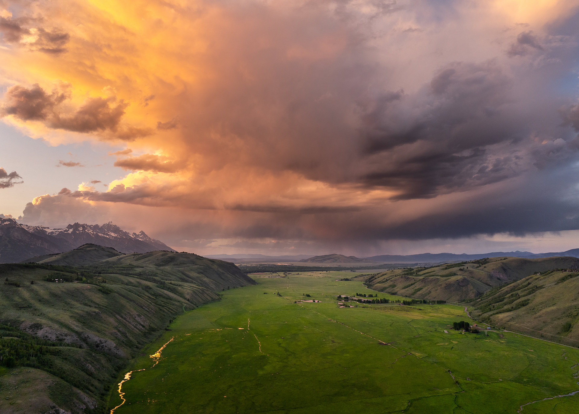 Sky House in Jackson Hole, Wyoming.  Photographer Aaron Kraft Krafty Photos.  Architectural design by Dieter Vander Velpen Architects and KT814 Architects, Architecture photography, interior design photography, jackson hole, Wyoming