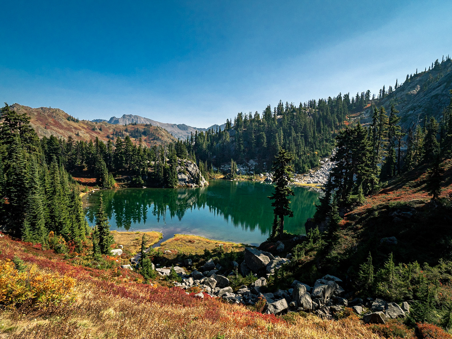 Doelle Lake, 1,719m. Alpine Lakes Wilderness, Washington, USA.