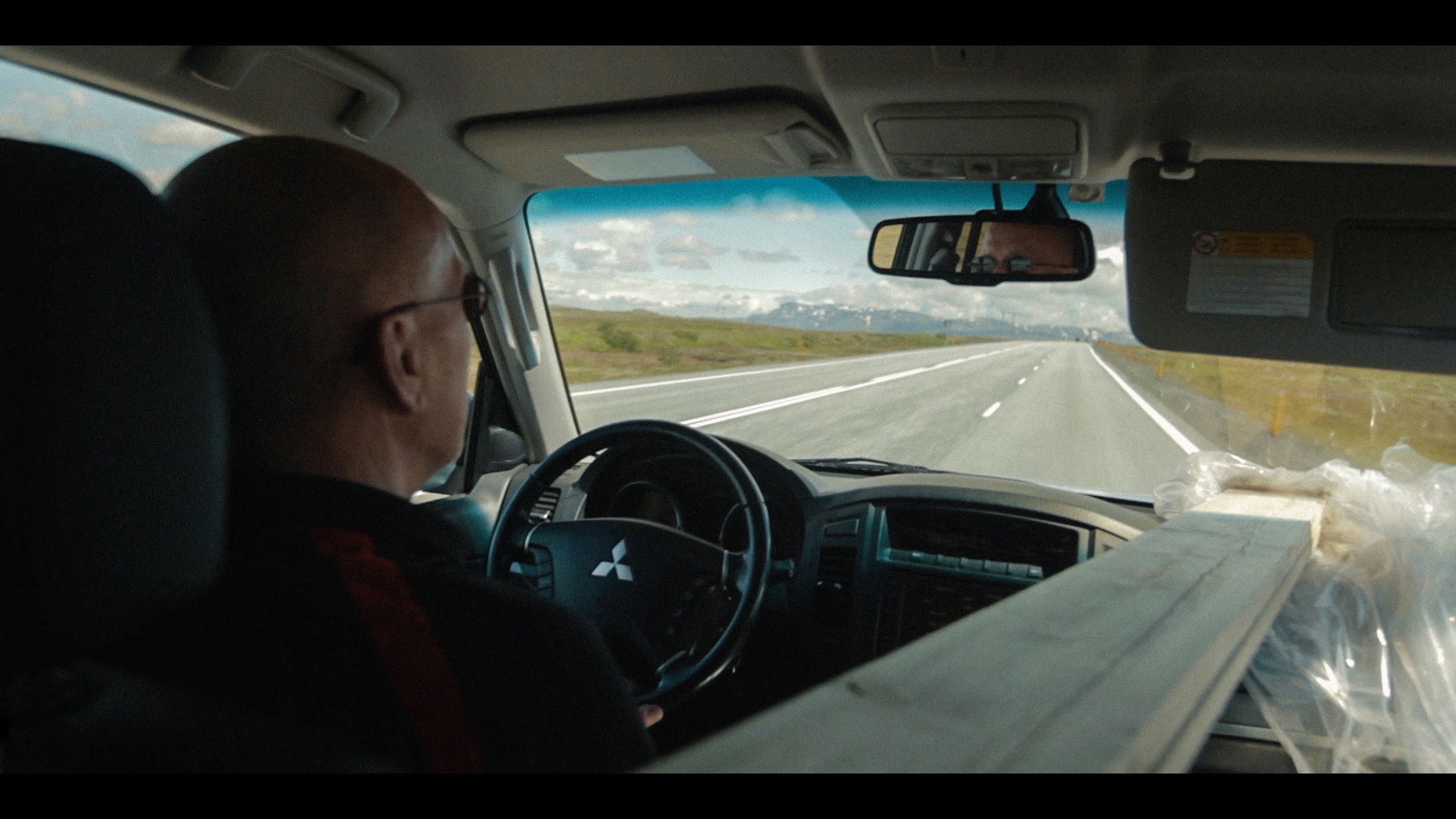 Série web documentaire "Hello Iceland" sur une aventure de deux semaines en Islande réalisé par Jean-Louis Guichaoua et Gaël Soucheleau.