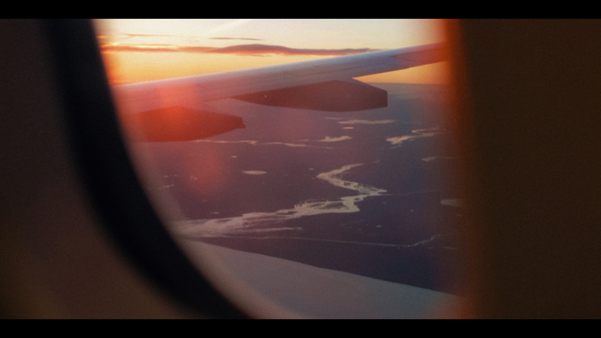 Série web documentaire "Hello Iceland" sur une aventure de deux semaines en Islande réalisé par Jean-Louis Guichaoua et Gaël Soucheleau.