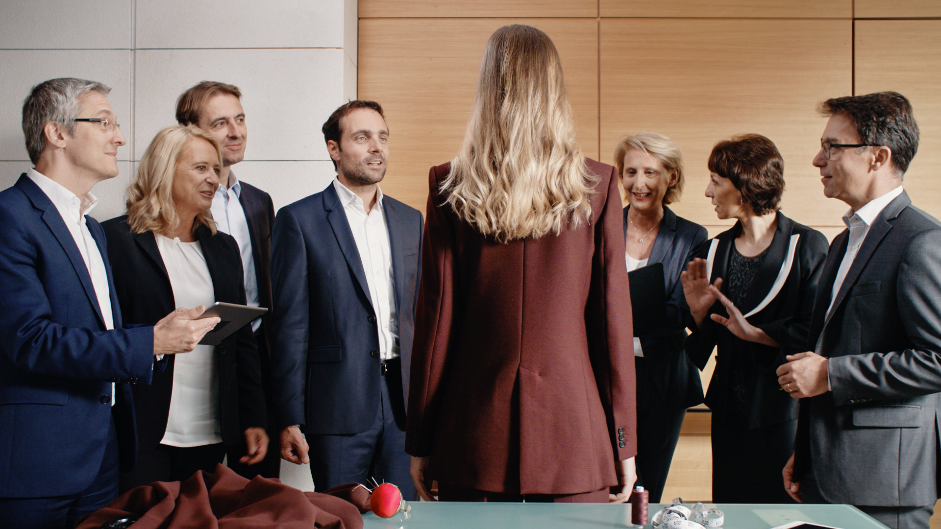 Spot publicitaire pour la banque NEUFLIZE OBC produit par la société TOUT LE MONDE AIME LES PINGOUINS.