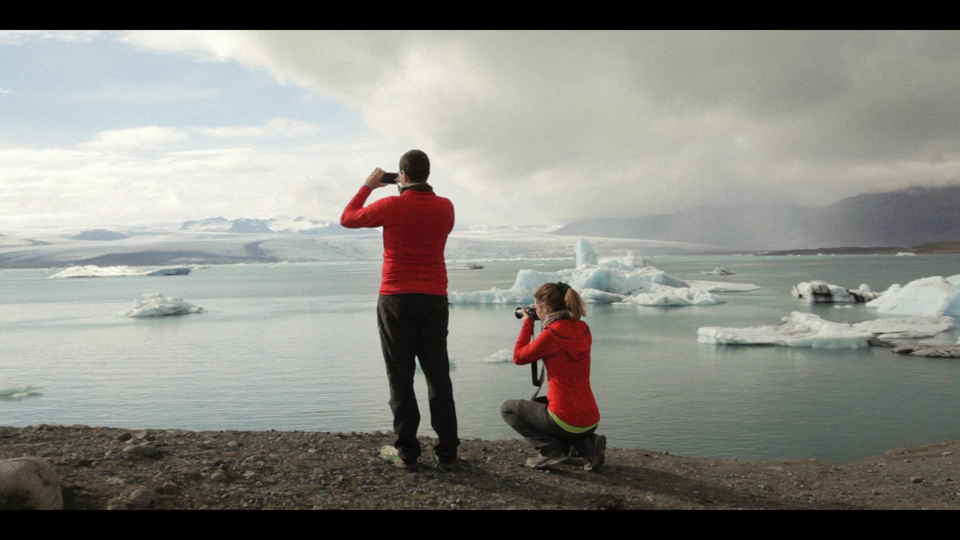 Série web documentaire "Hello Iceland" sur une aventure de deux semaines en Islande réalisé par Jean-Louis Guichaoua et Gaël Soucheleau.
