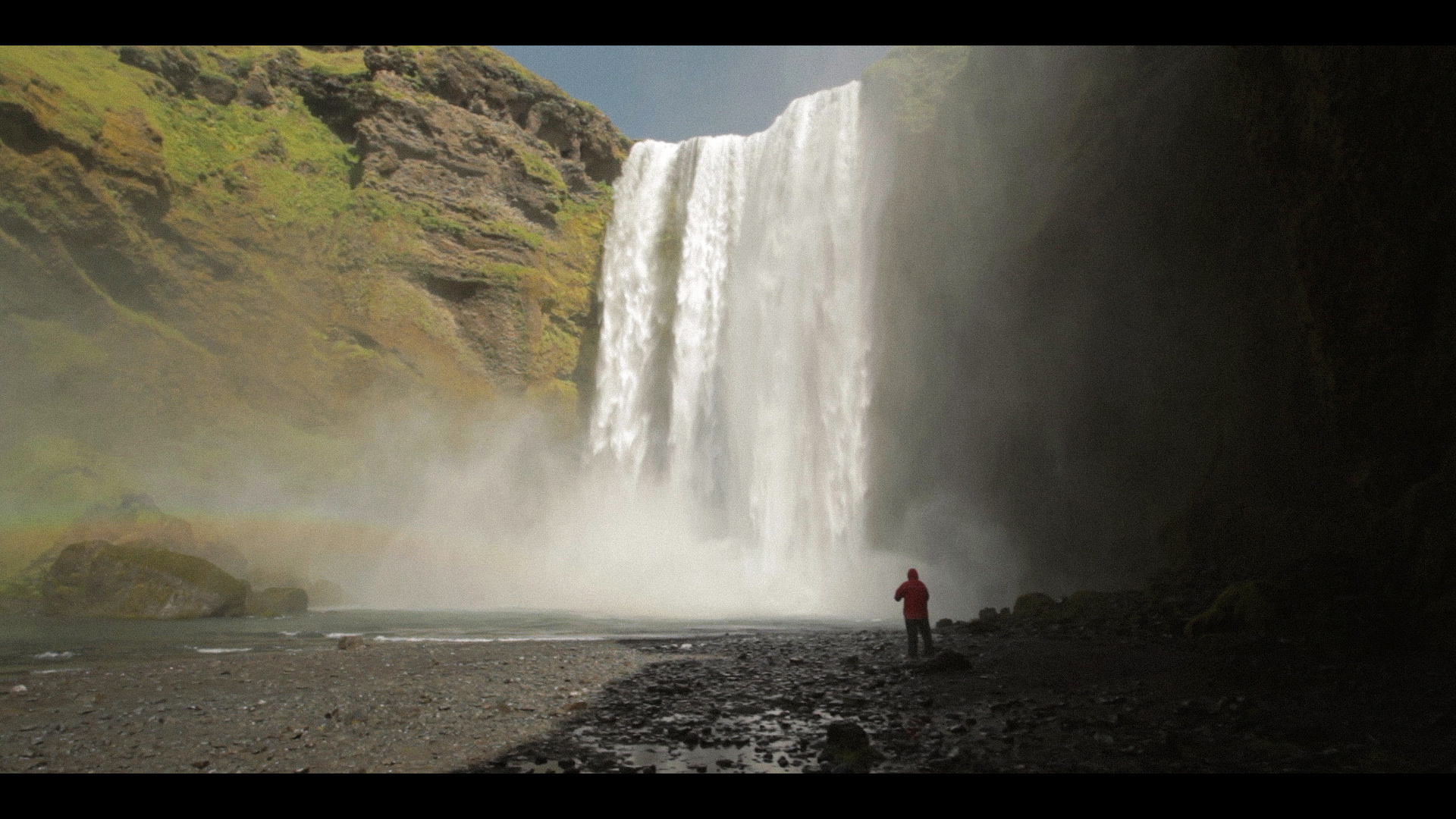 Série web documentaire "Hello Iceland" sur une aventure de deux semaines en Islande réalisé par Jean-Louis Guichaoua et Gaël Soucheleau.