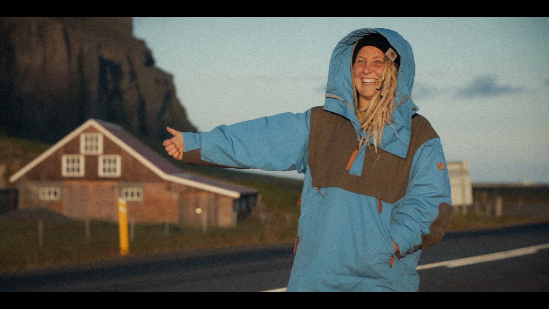 Série web documentaire "Hello Iceland" sur une aventure de deux semaines en Islande réalisé par Jean-Louis Guichaoua et Gaël Soucheleau.