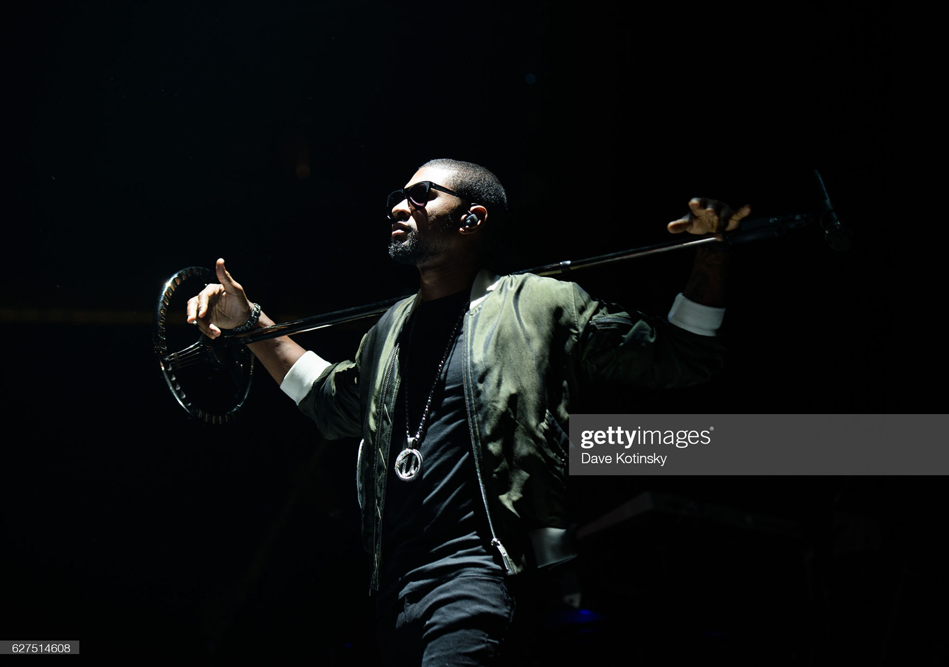 Usher performs at the Hot 97's Hot For The Holidays Concert at Prudential Center on December 3, 2016 in Newark, New Jersey. (Photo by Dave Kotinsky/WireImage)
