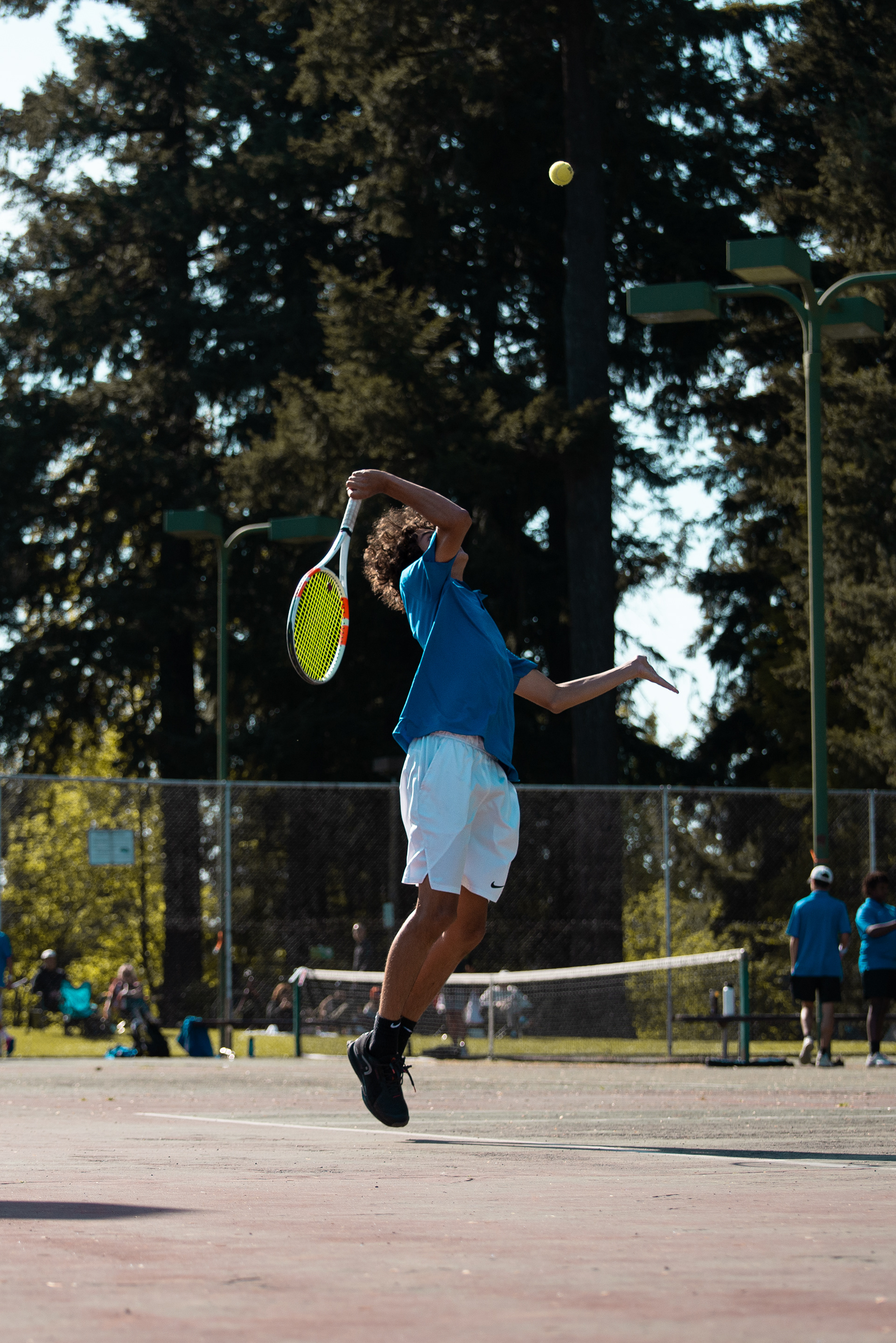 A Grant tennis player serves a ball 