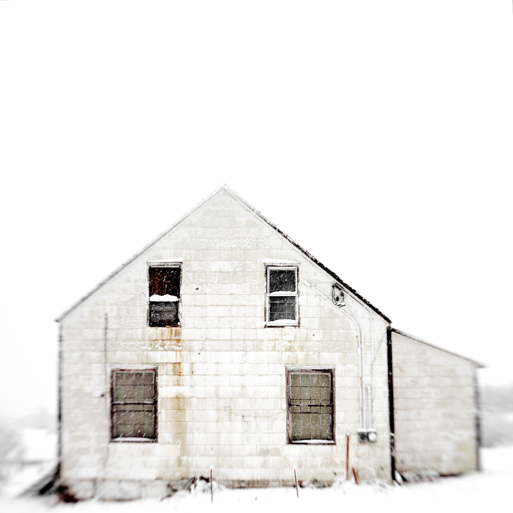 Maison no. 42, Paspébiac, Gaspésie human less I, 2010 | 30x30po. | Édition 002/005 + 1 E.A. | Encadré, verre standard | 1750 $