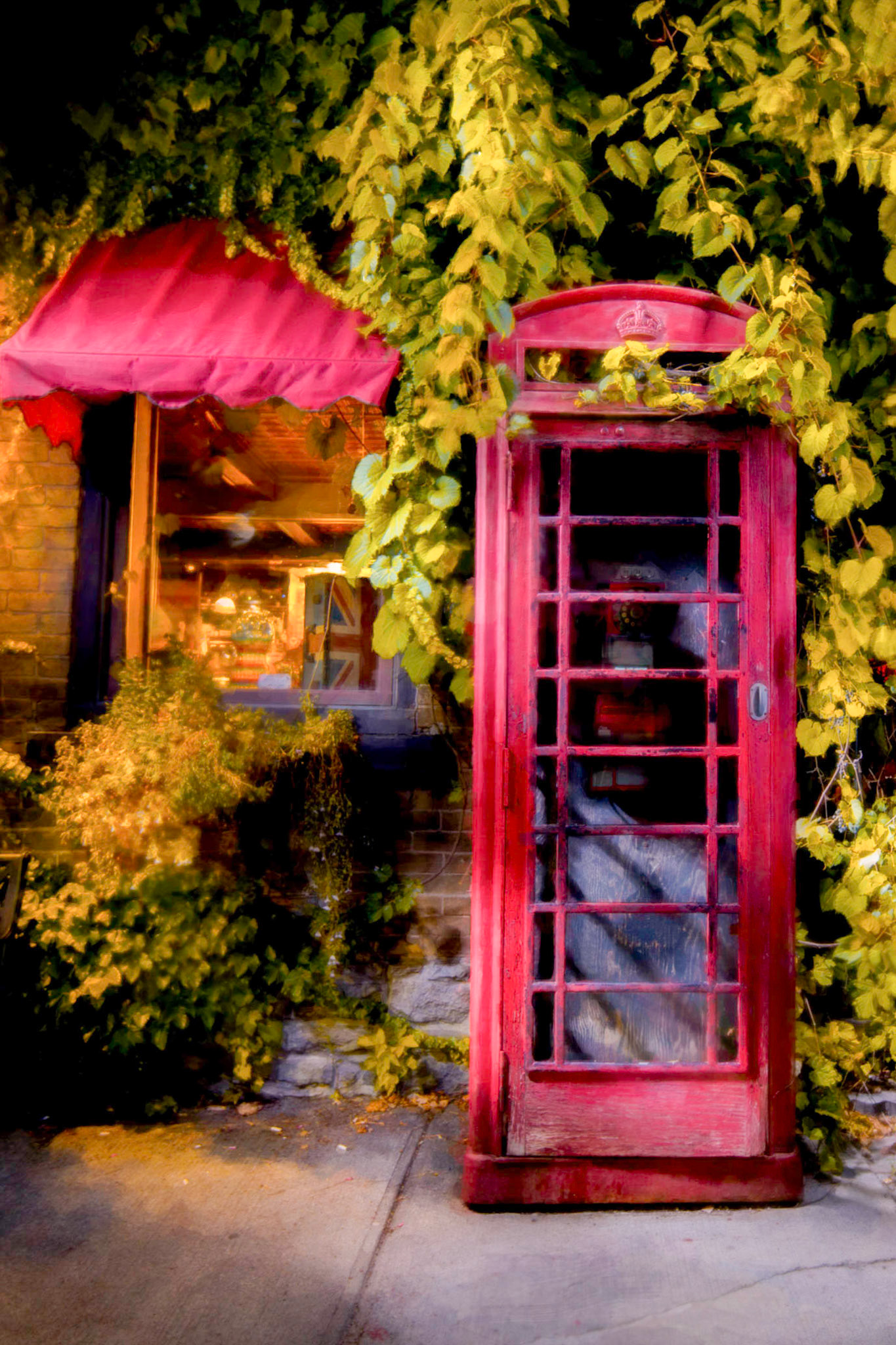 Light Painting of an old telephone booth in Merrickville.