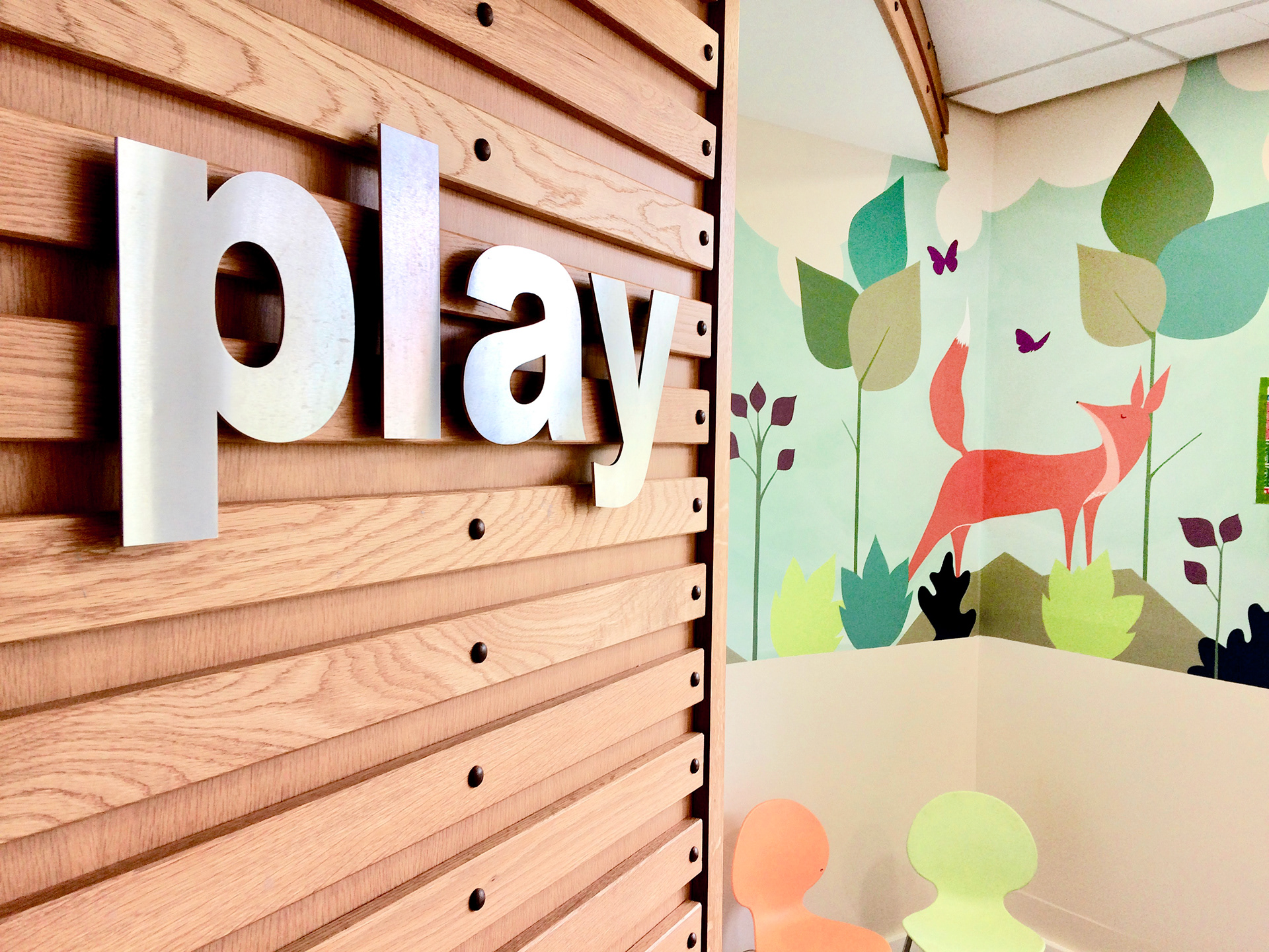 Beautiful wall mural by British artist Lynne Hollingsworth painted at Childrens Waiting Area at Rugby St Cross Hospital