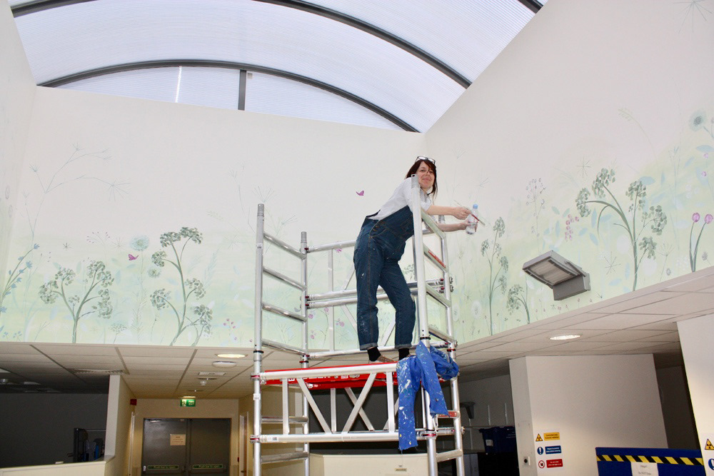Beautiful wall mural by British artist Lynne Hollingsworth painted in Radiotherapy at UHCW Hospital