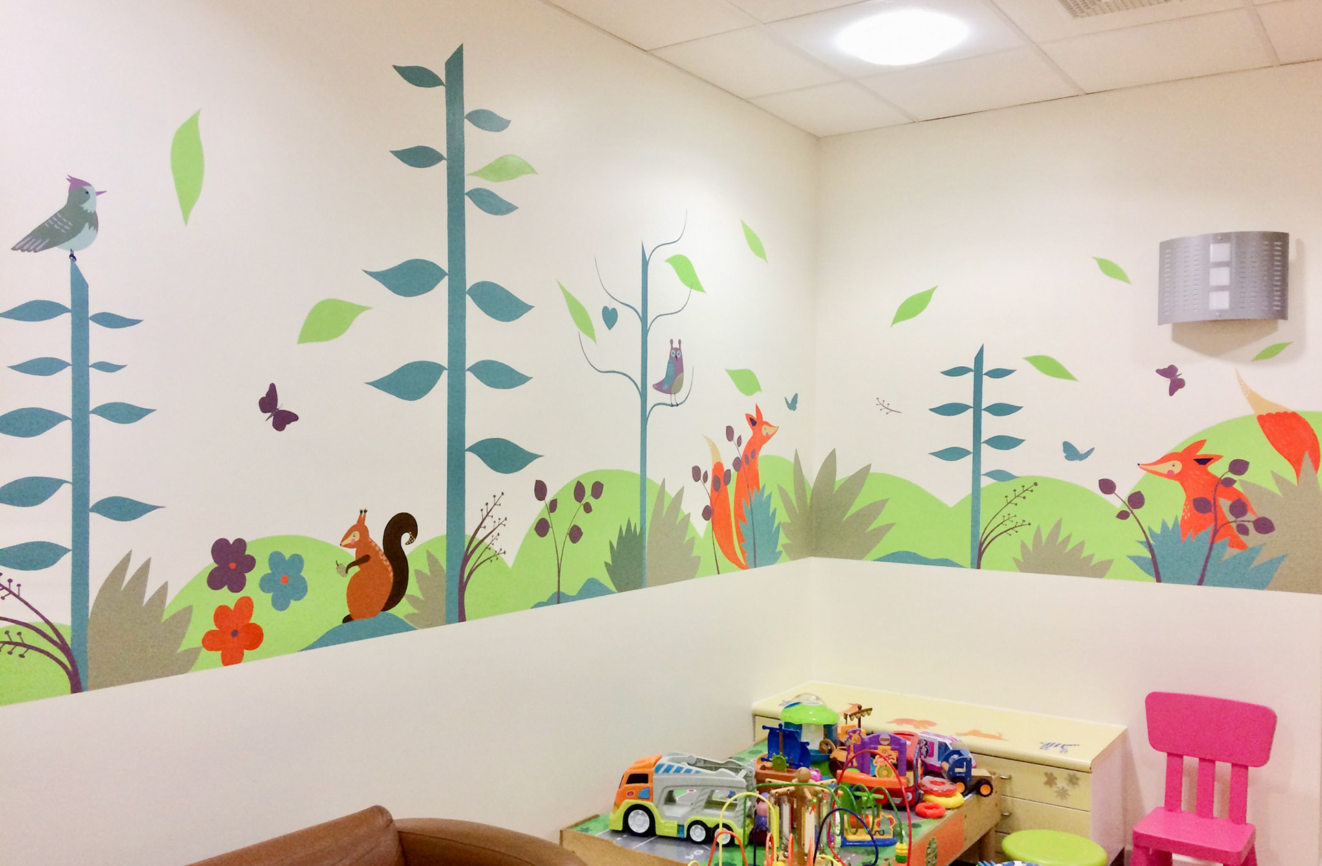 Beautiful wall mural by British artist Lynne Hollingsworth painted in Neonatal Department at UHCW Hospital