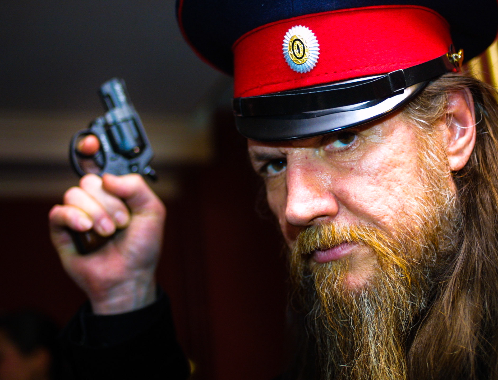 Der russische Kuenstler Nikolai Makarov veranstaltet in seinem Tarakan-Club (Berlin-Mitte) regelmaessig Kakerlaken-Rennen.