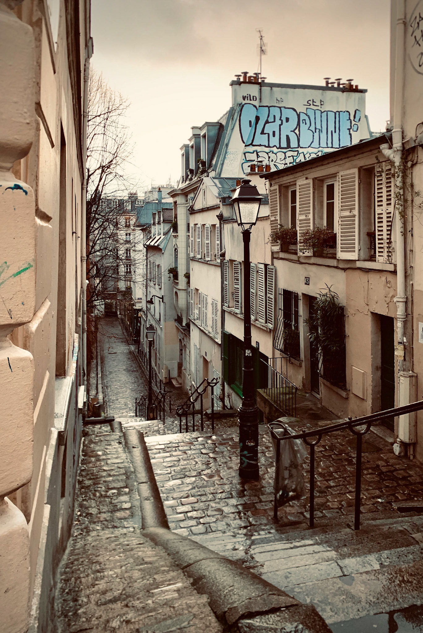 Verregnete Treppe in Montmatre, Paris, Frankreich
