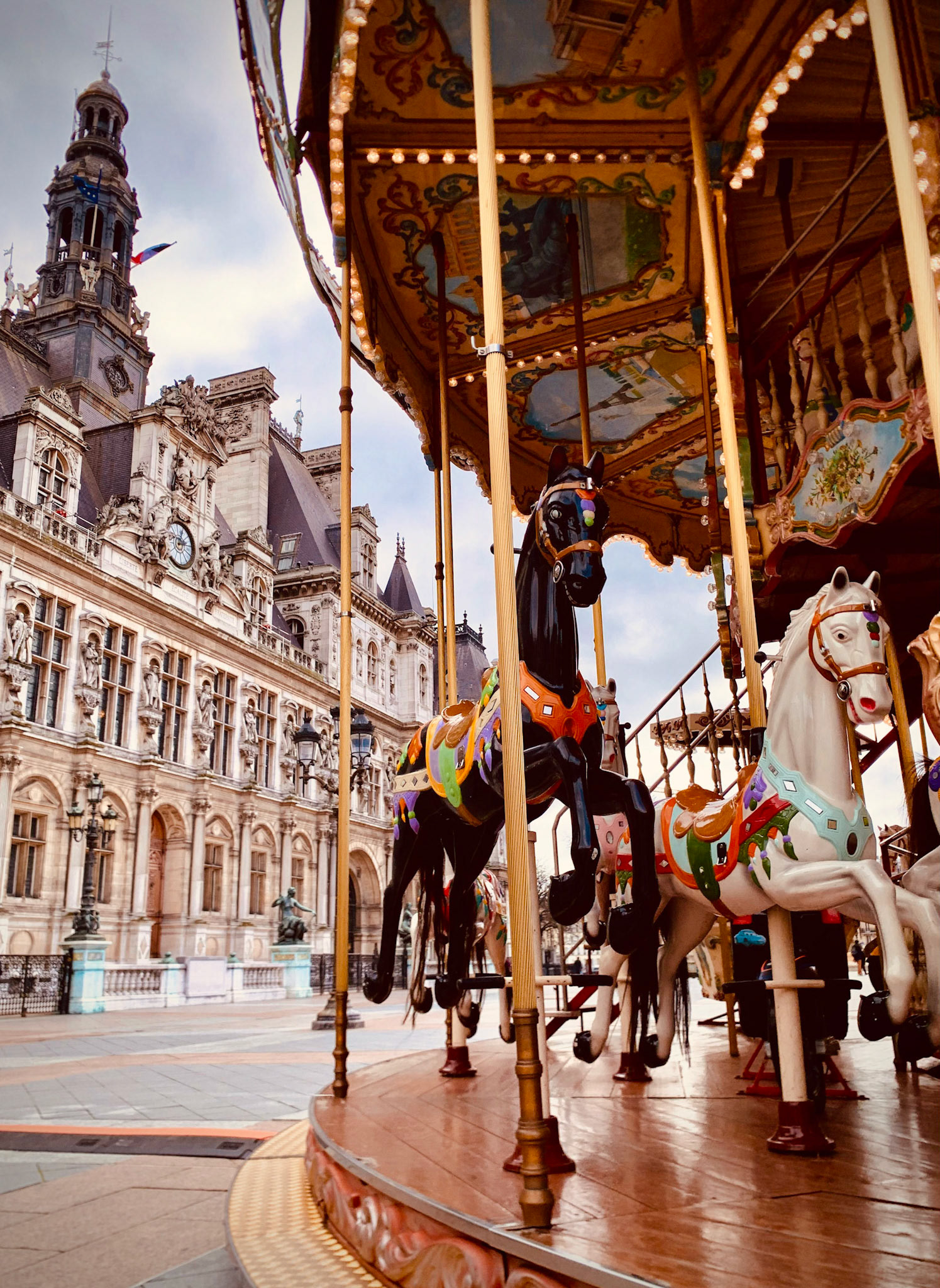 Historisches Karussell vor dem Rathaus, Paris, Frankreich