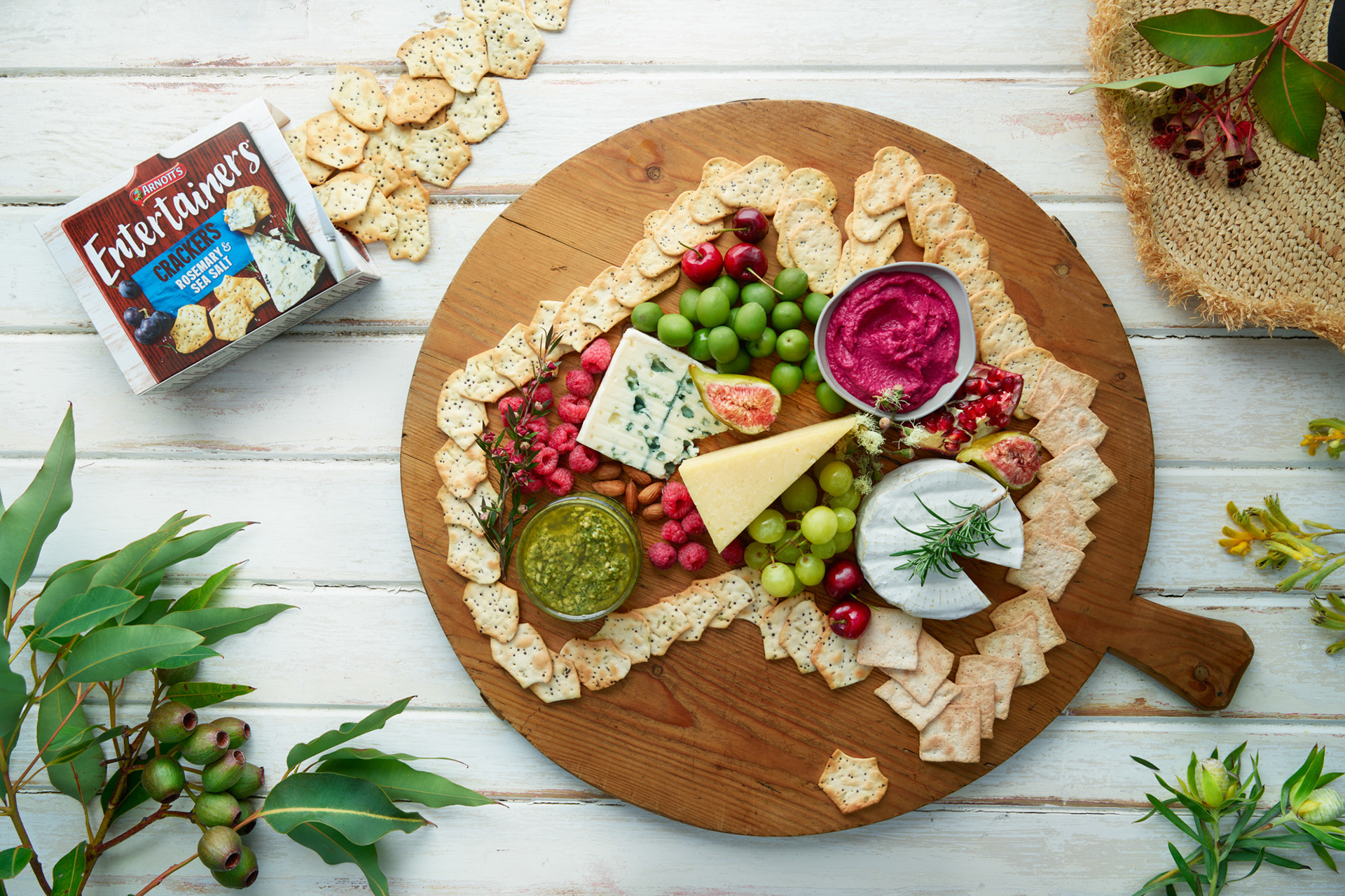 ARNOTTS ENTERTAINERS