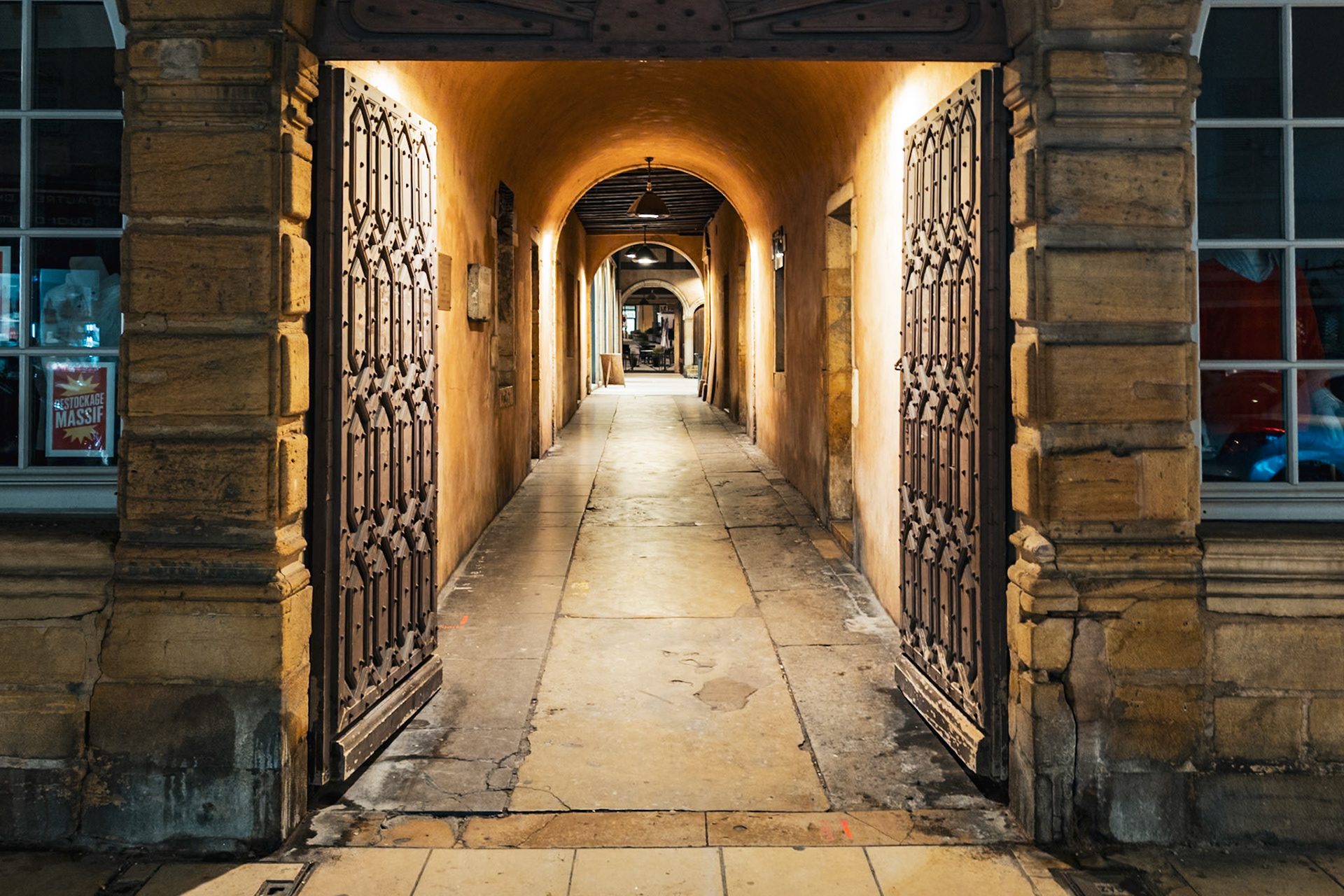 le passage de l'ancienne mairie (vue vers l'ouest)