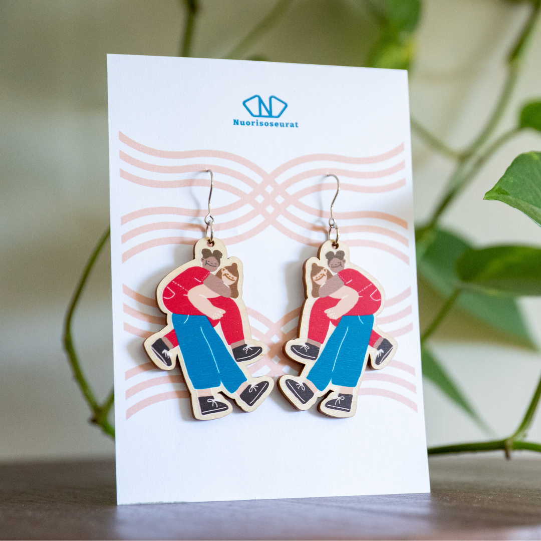 Suomen Nuorisoseurat. Puiset korvakorut omalla kuvituksellani.