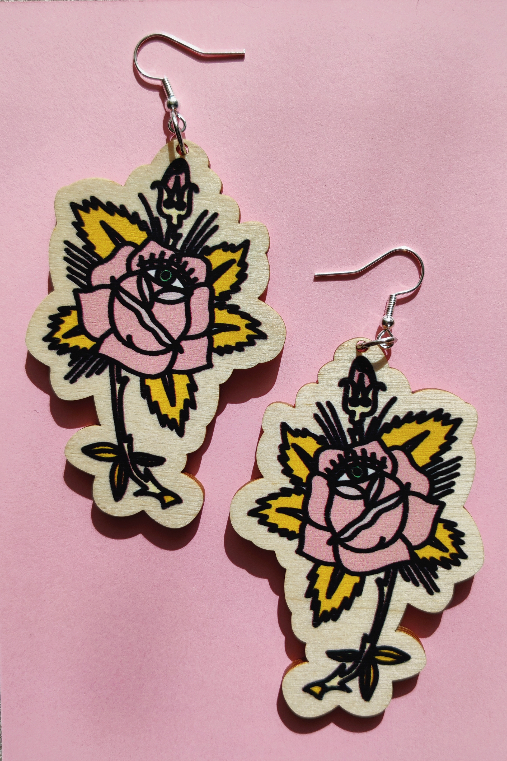 Oma projekti. Kuvan korvakorut loppuunmyyty.