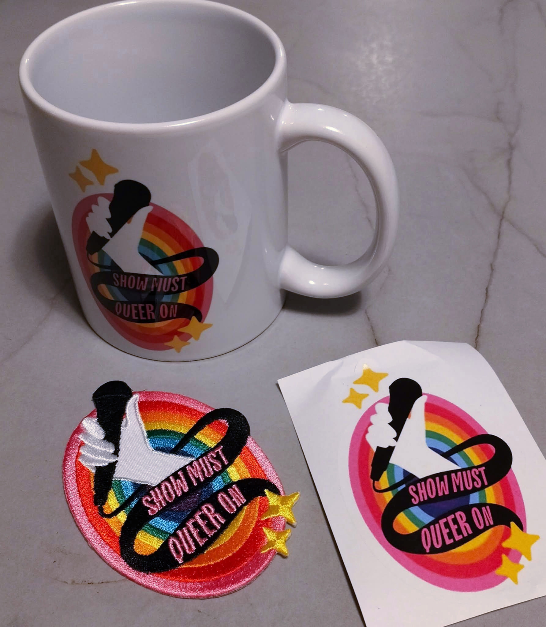 Lahden Setan, Runomaratonin, sekä AntBrewn järjestämän Show must queer on- Open Stage- tapahtuman oheistuotteita.