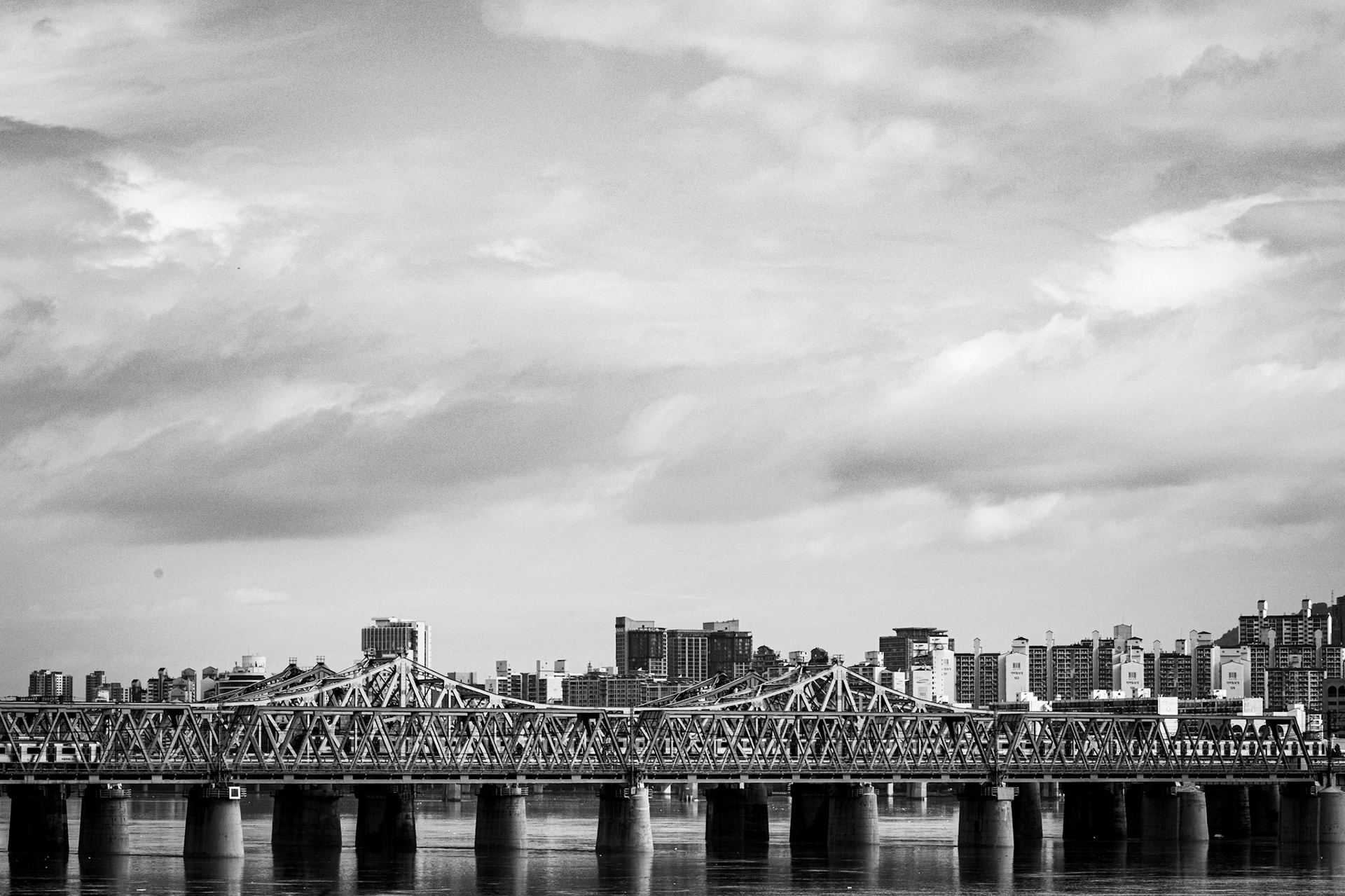 Han River, Seoul, South Korea · December 29, 2022 · Nikon Z 9 · Nikkor Z 85 mm f/1.8 S · 1/200 sec f/16 ISO 200