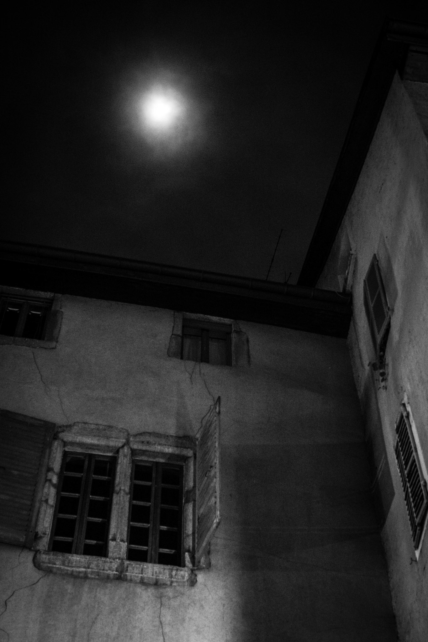 Annecy, France · December 23, 2023 · Nikon Z 9 · Nikkor Z 50mm f/1.2 S · 1/50 sec f/3.2 ISO 8000