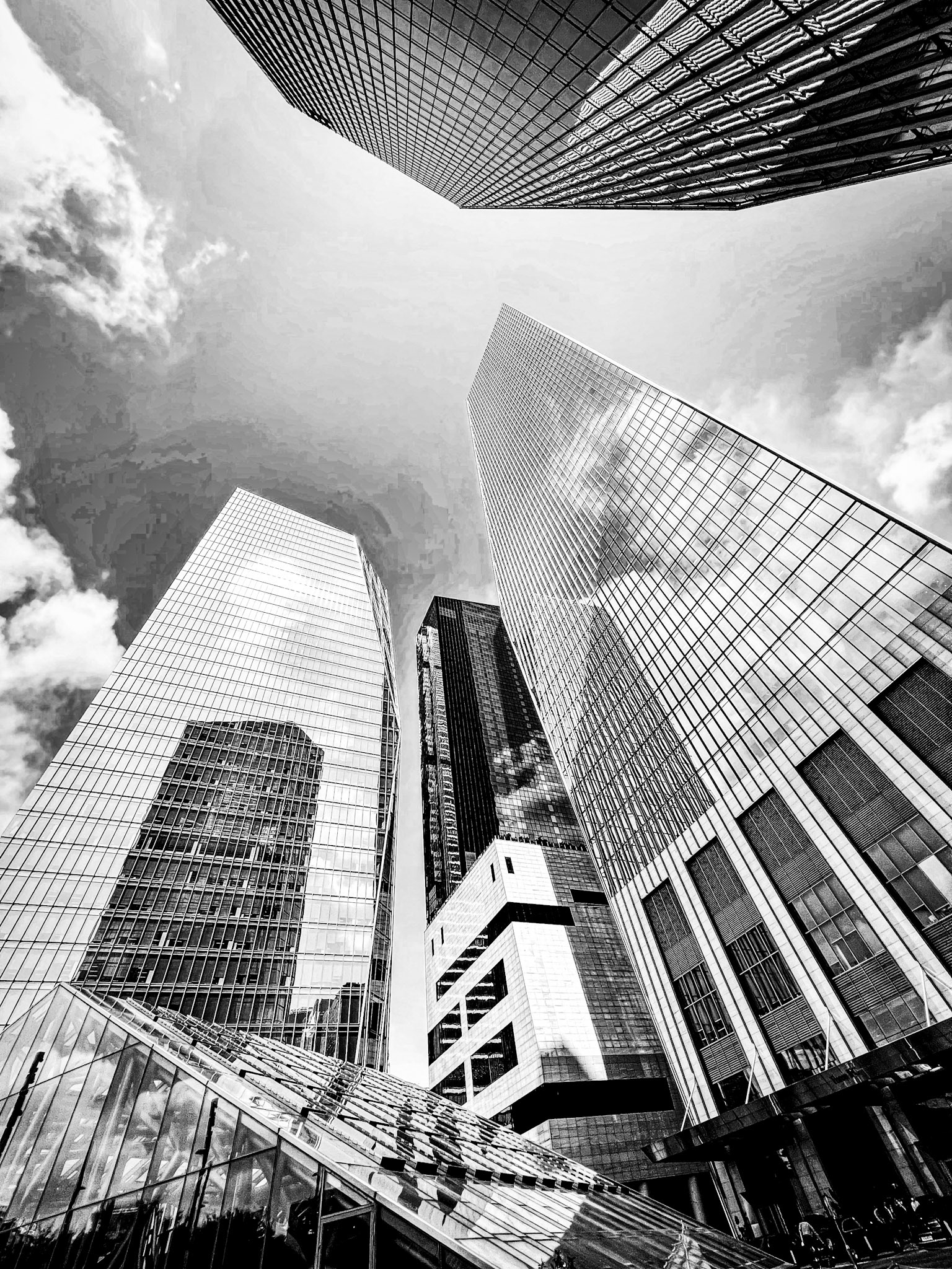 IFC, Yeouido, Seoul, South Korea · June 16, 2022 · Apple iPhone 13 Pro Max · iPhone 13 Pro Max back triple camera 1.57 mm f/1.8 · 1/2500 sec f/1.8 ISO 32