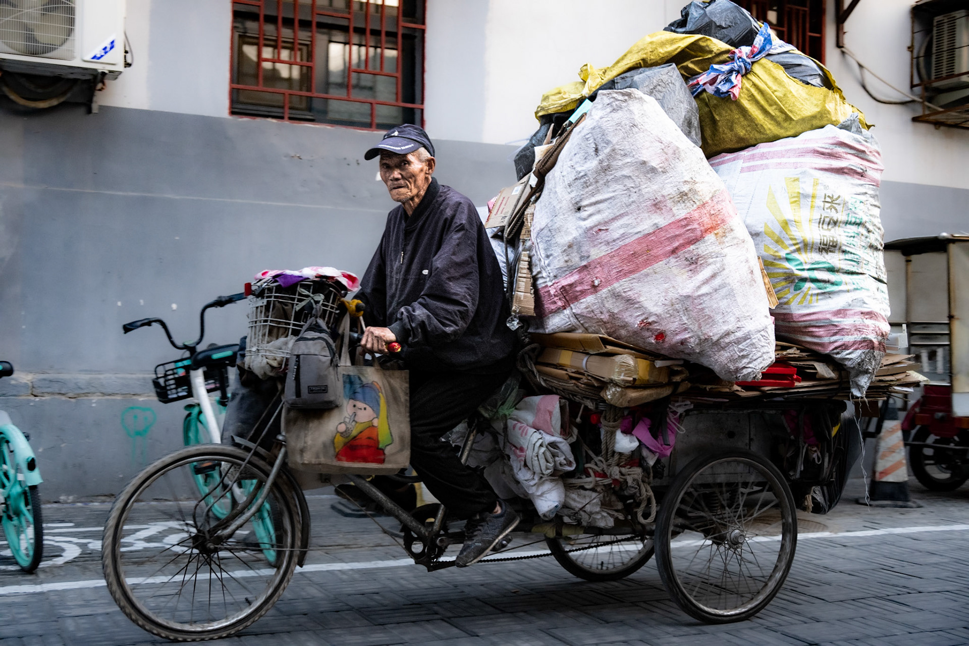 Beijing, China · May 7, 2023 · Nikon Z 9 · Nikkor Z 85 mm f/1.8 S · 1/100 sec f/5.3 ISO 4500