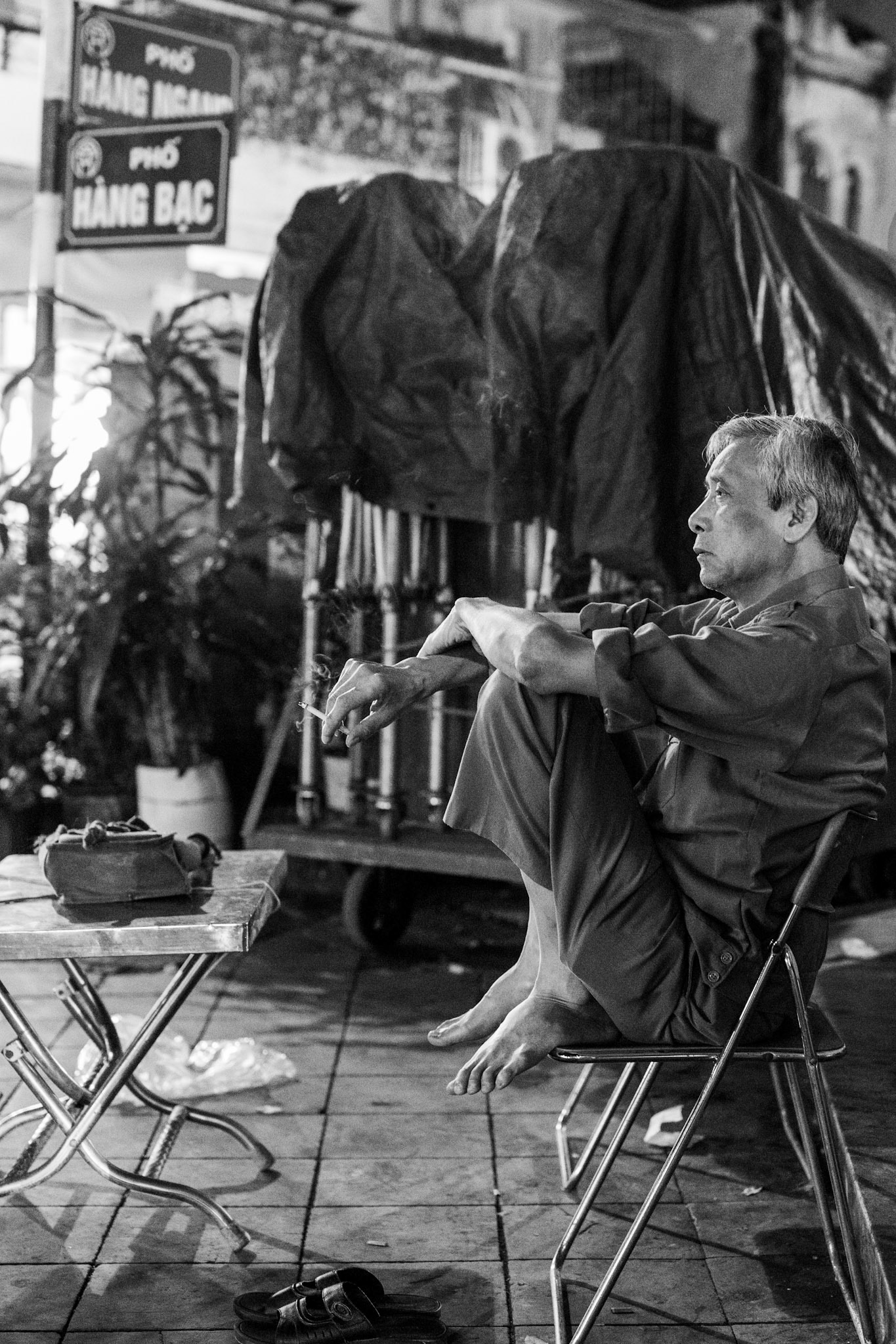 Hanoi, Vietnam · November 2, 2022 · Nikon Z 9 · Nikkor Z 50 mm f/1.8 S · 1/100 sec f/2.5 ISO 11400