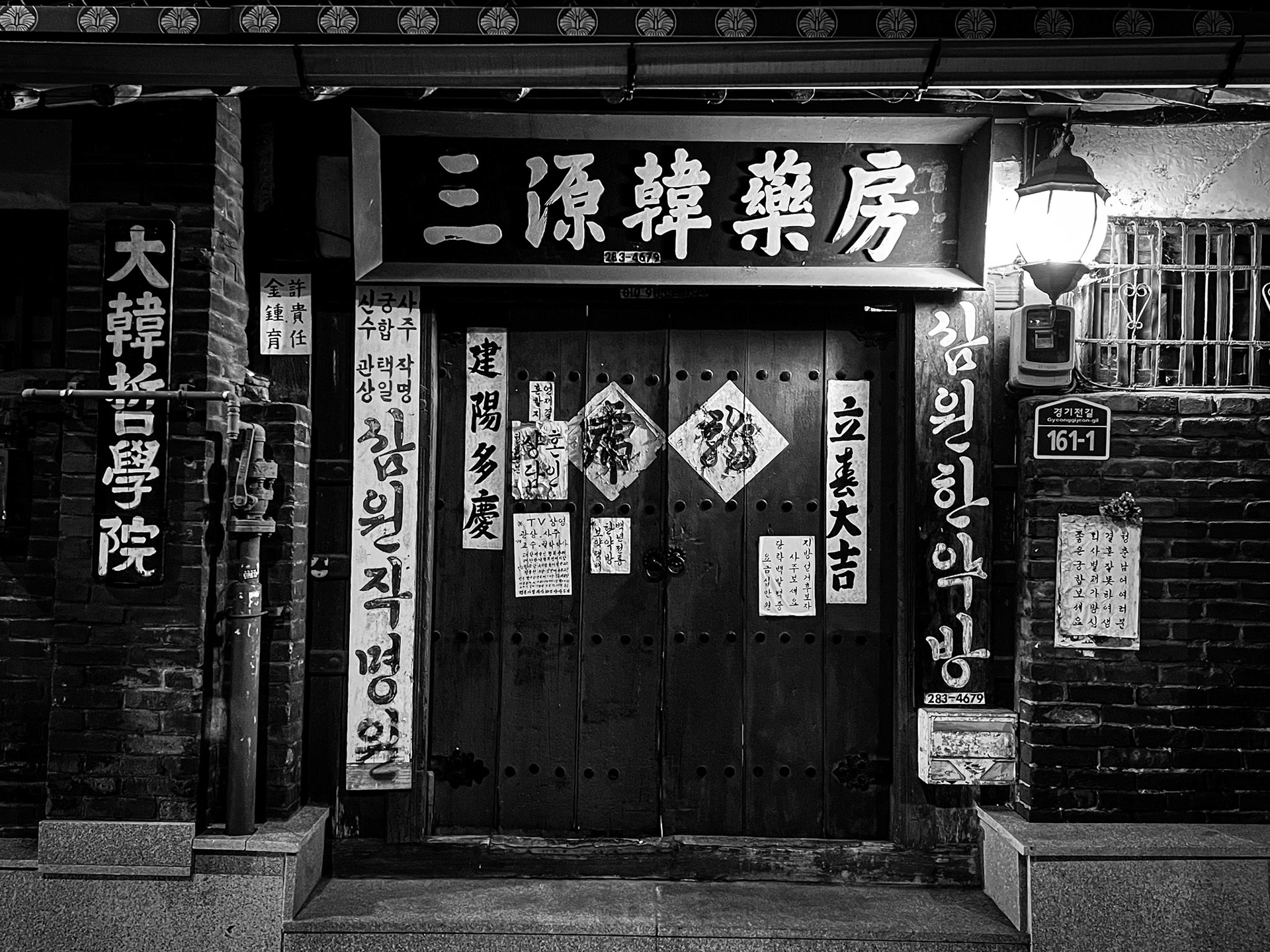 Jeonju, Jeollabuk-do, South Korea · April 9, 2022 · Apple iPhone 13 Pro Max · iPhone 13 Pro Max back triple camera 5.7 mm f/1.5 · 1/30 sec f/1.5 ISO 500