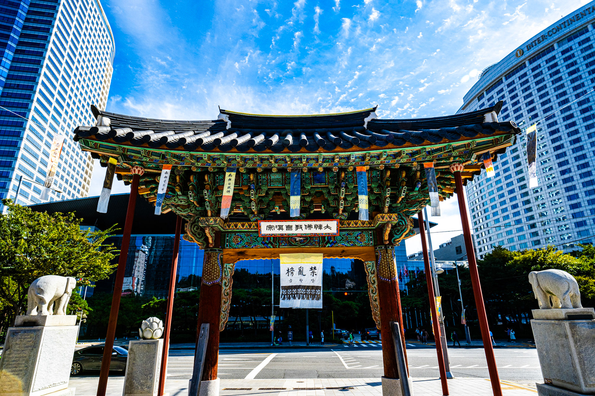 Seoul, South Korea · September 25, 2022 · Nikon Z 9 · Nikkor Z 20 mm f/1.8 S · 1/200 sec f/16 ISO 450