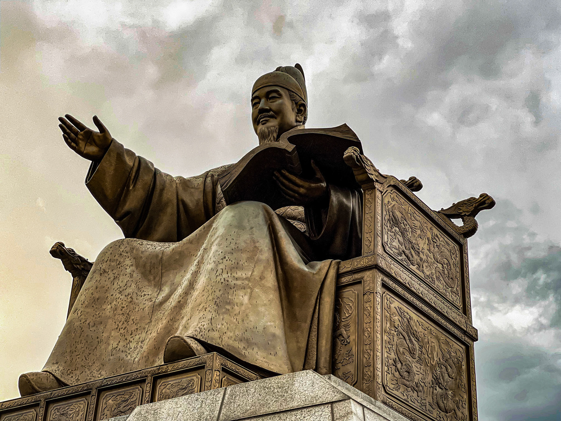 Seoul, South Korea · August 8, 2021 · Apple iPhone 12 Pro Max · iPhone 12 Pro Max back dual camera 7.5 mm f/2.2 · 1/120 sec f/2.2 ISO 125