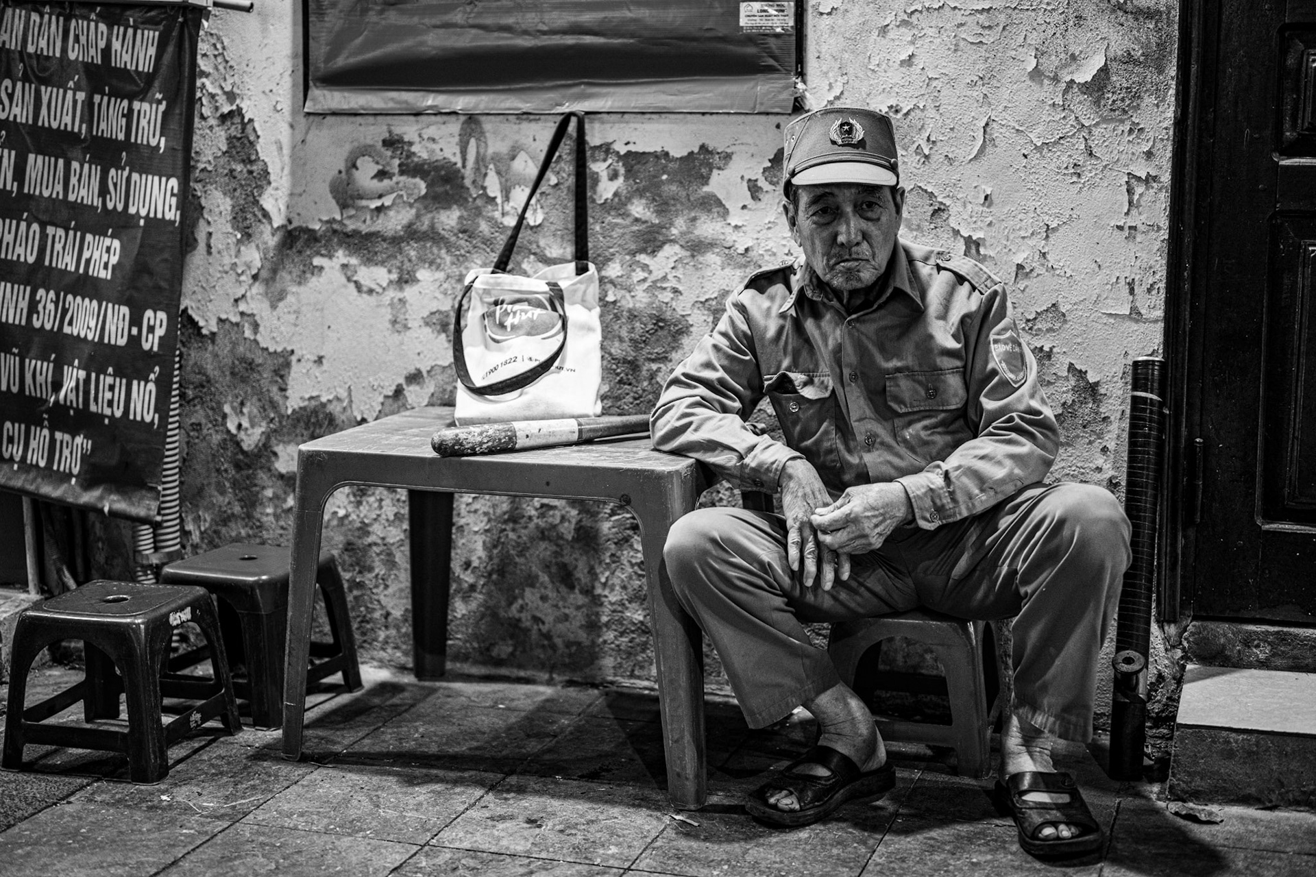 Hanoi, Vietnam · November 2, 2022 · Nikon Z 9 · Nikkor Z 50 mm f/1.8 S · 1/100 sec f/1.8 ISO 1100