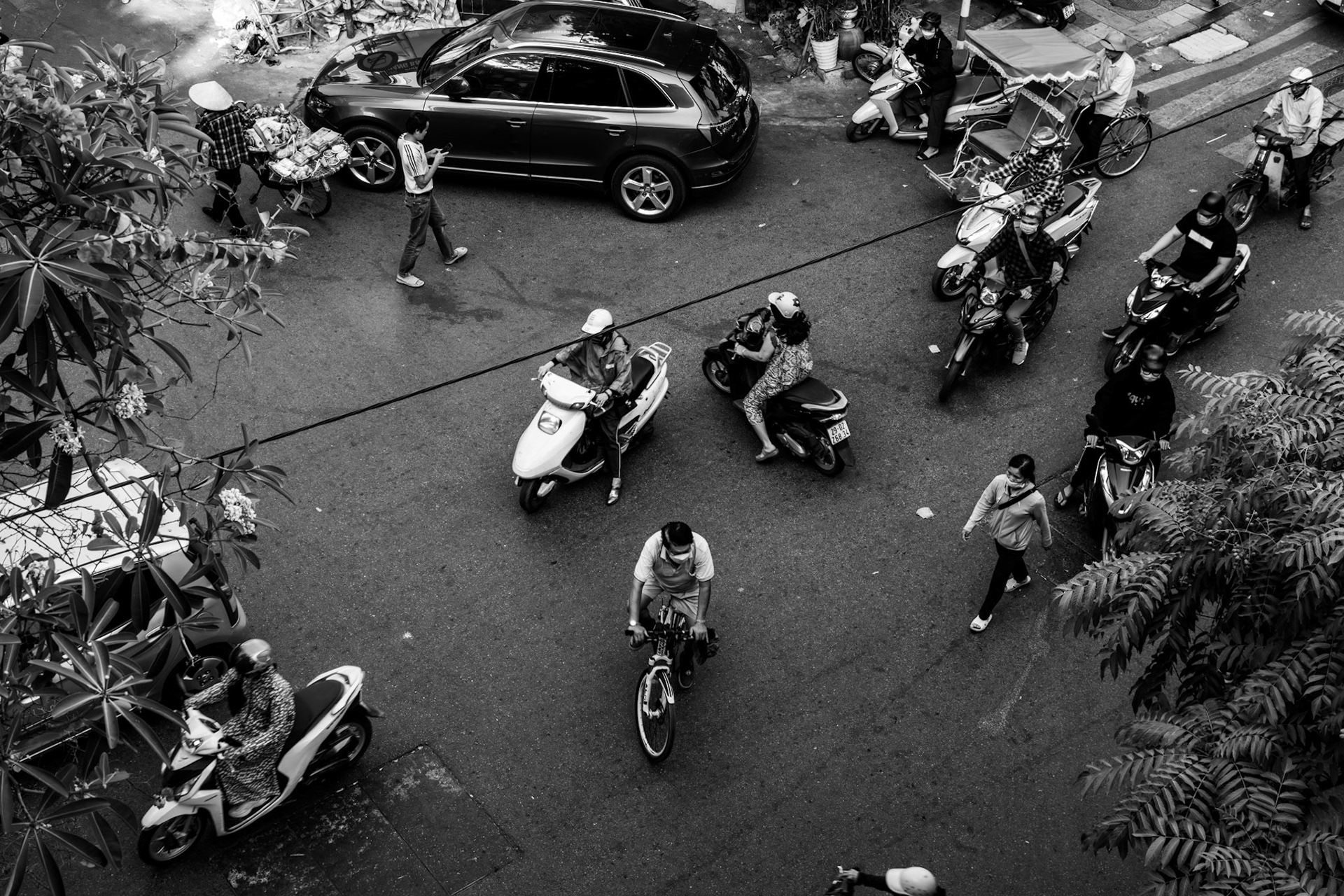 Hanoi, Vietnam · November 3, 2022 · Nikon Z 9 · Nikkor Z 50 mm f/1.8 S · 1/125 sec f/16 ISO 1100