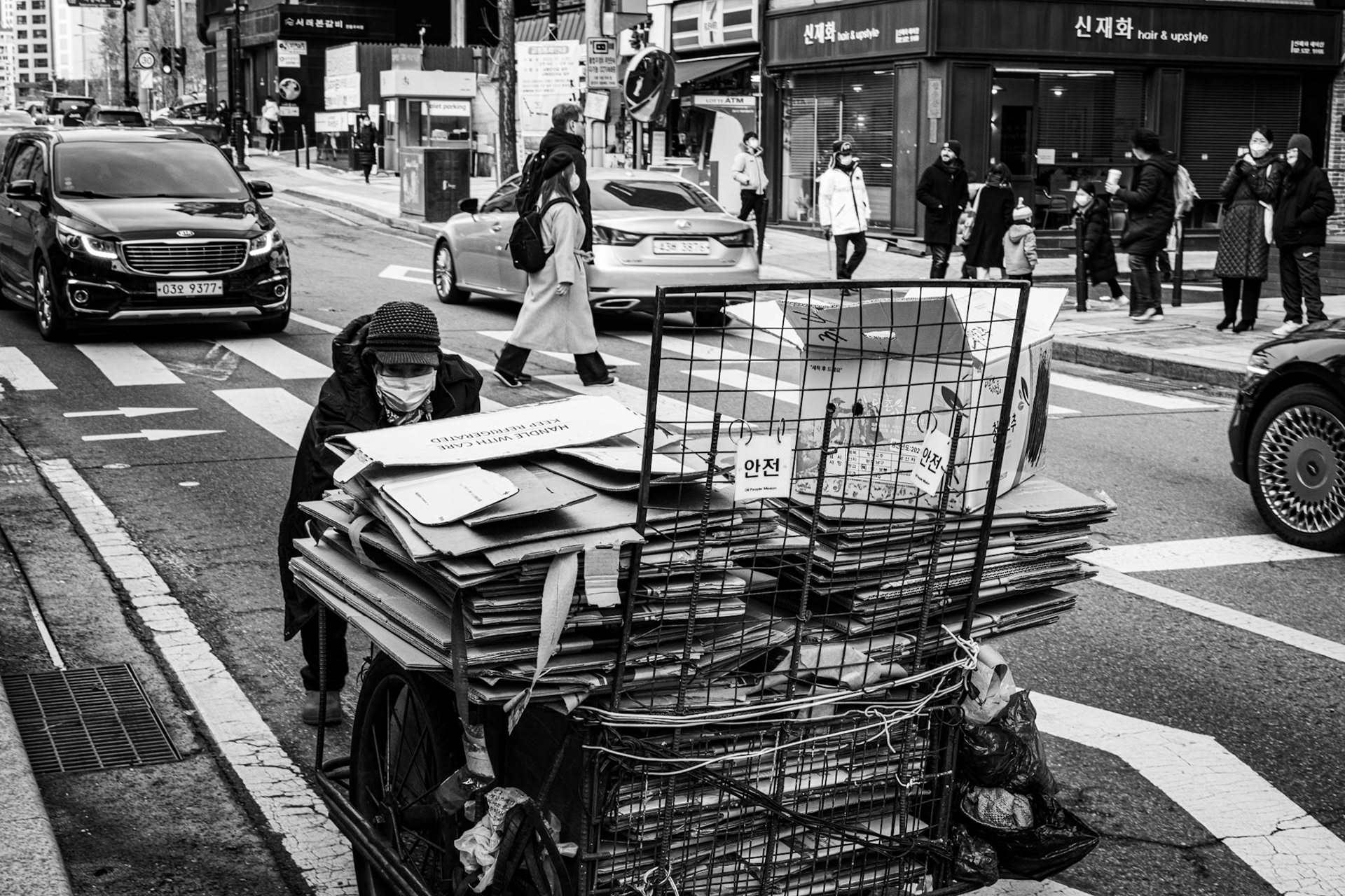 Seoul, South Korea · December 3, 2022 · Nikon Z 9 · Nikkor Z 50 mm f/1.8 S · 1/100 sec f/16 ISO 640